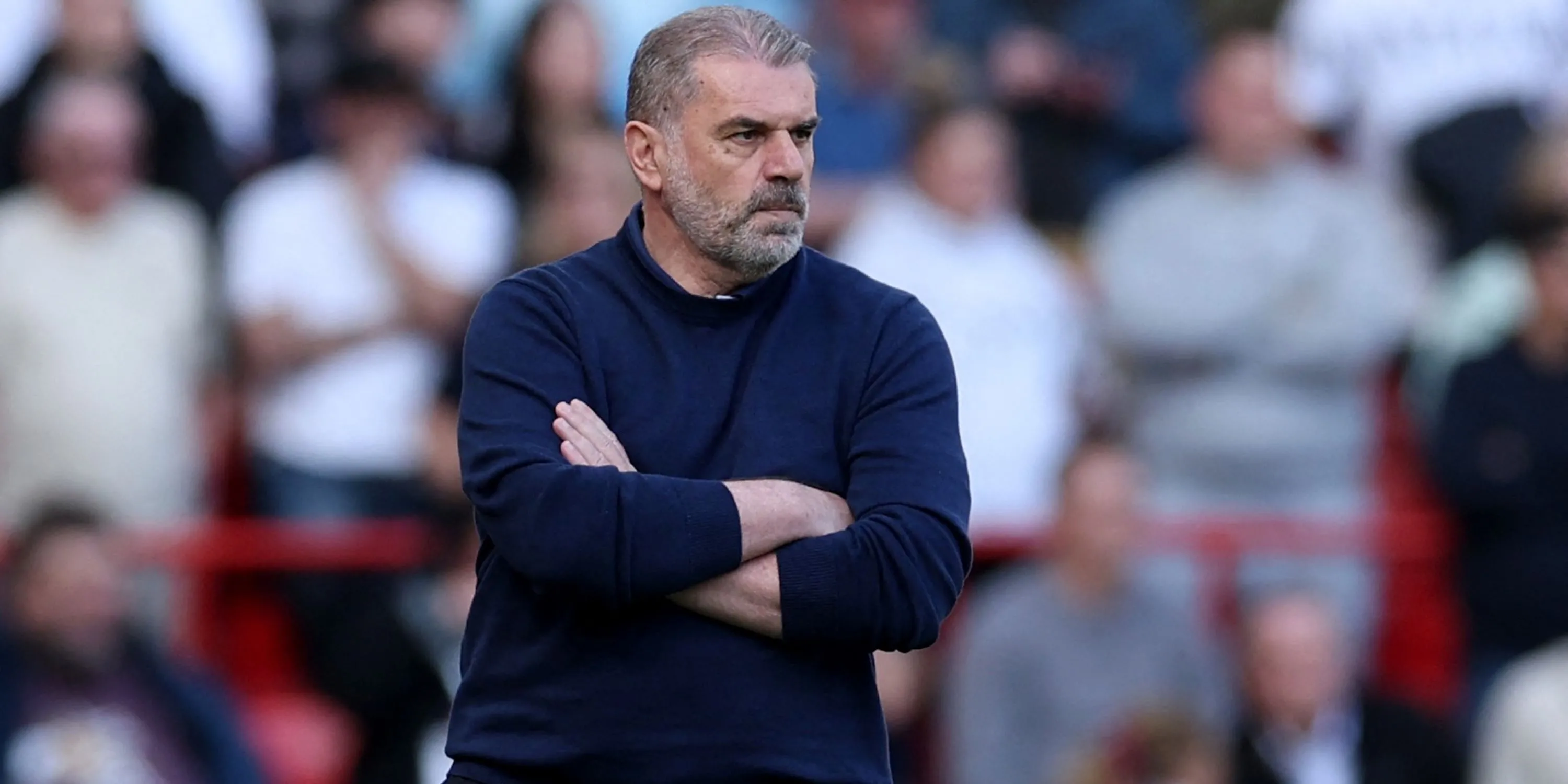 HLV Ange Postecoglou của Tottenham quan sát trận đấu, người có thể hưởng lợi từ sự đa năng của Bowen