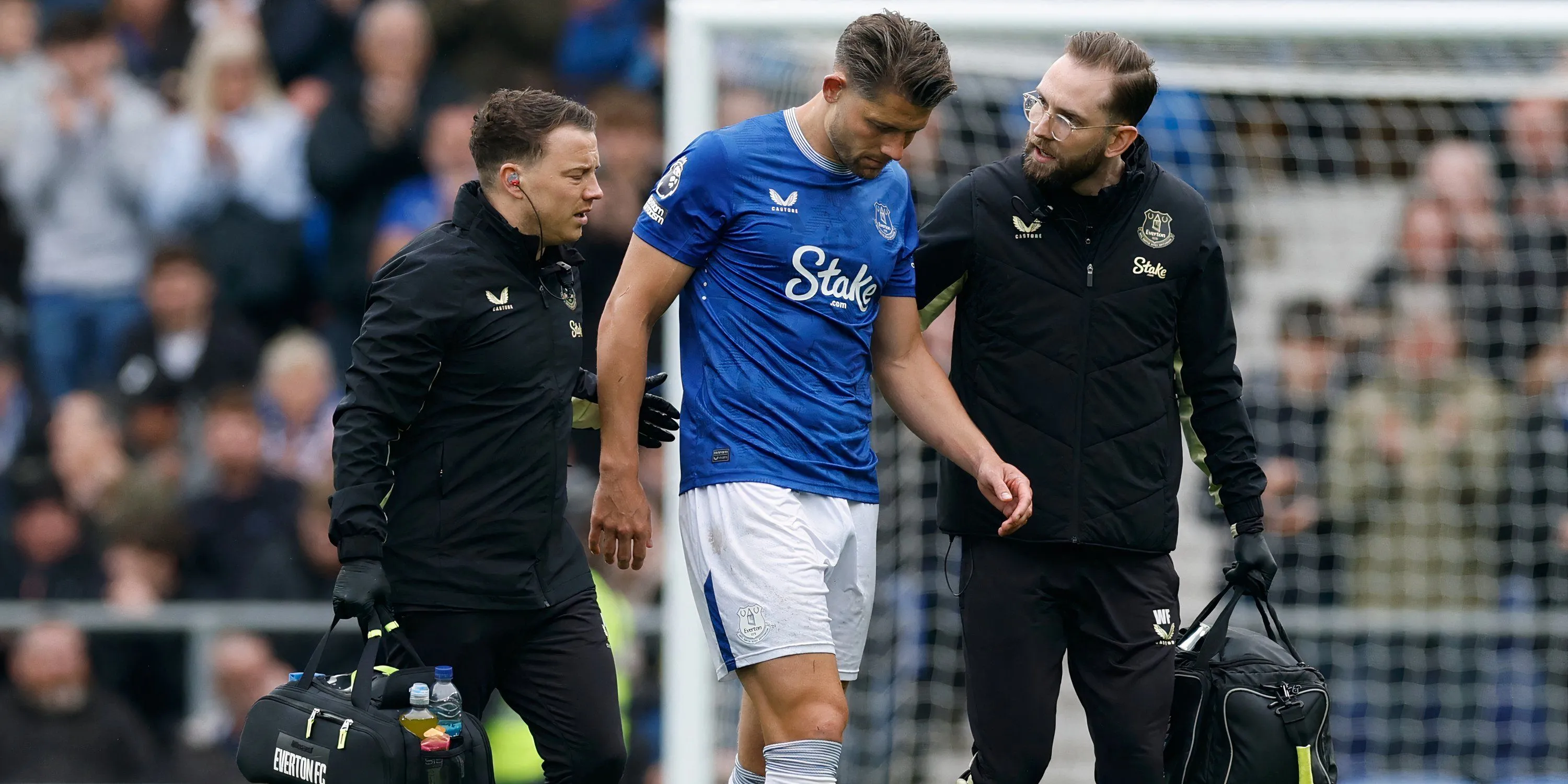 James Tarkowski dính chấn thương trong màu áo Everton