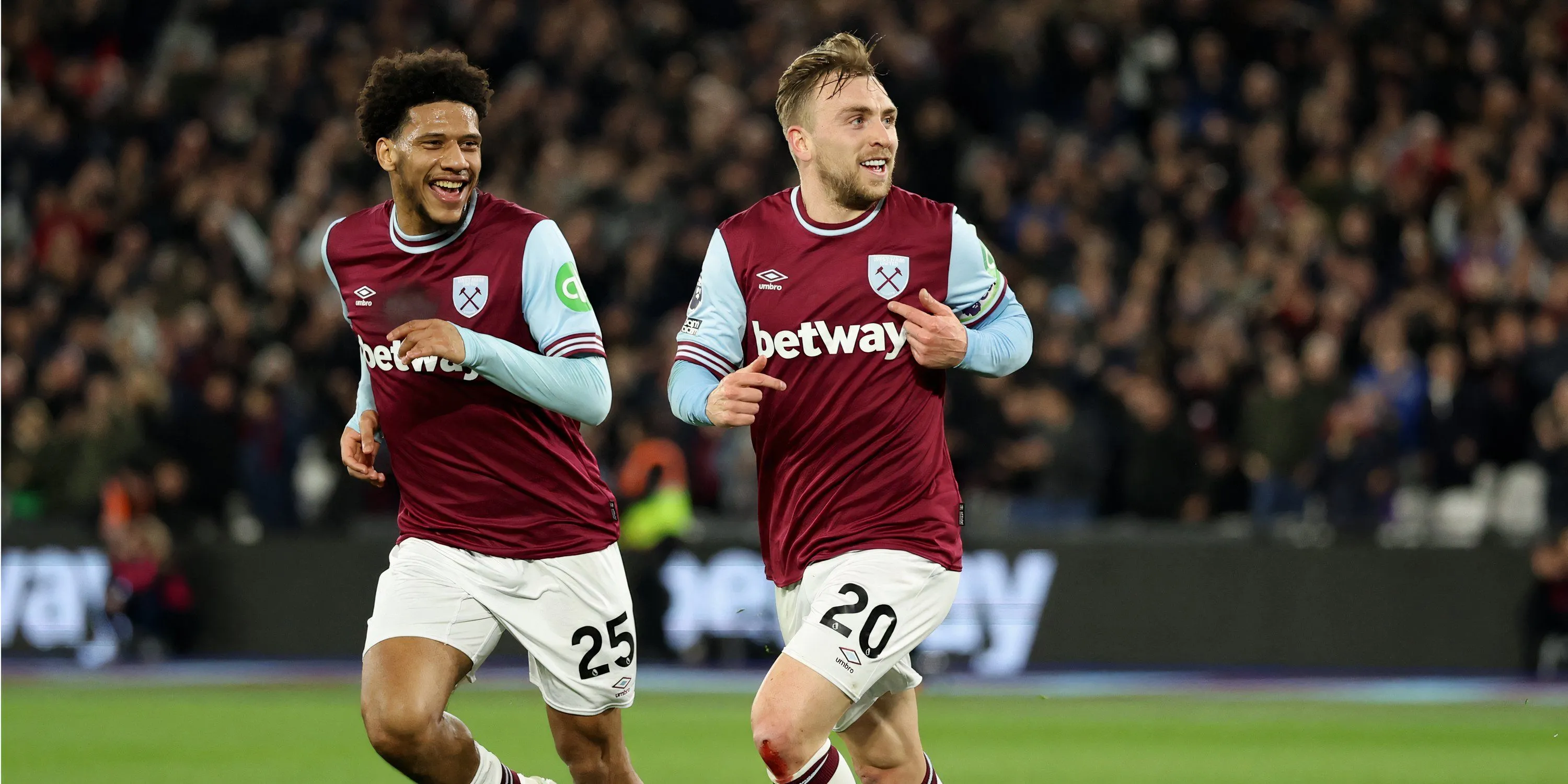 Jarrod Bowen ăn mừng bàn thắng trong màu áo West Ham