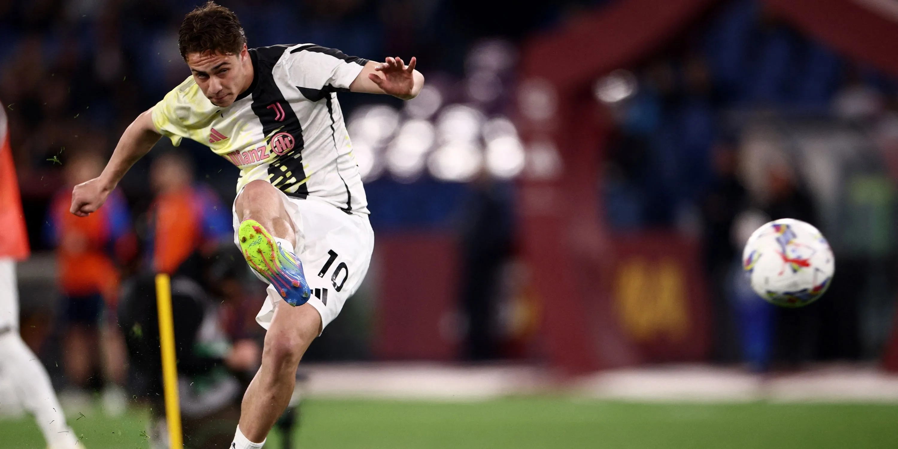 Kenan Yildiz của Juventus khởi động trước trận, mục tiêu chuyển nhượng hàng đầu của Chelsea