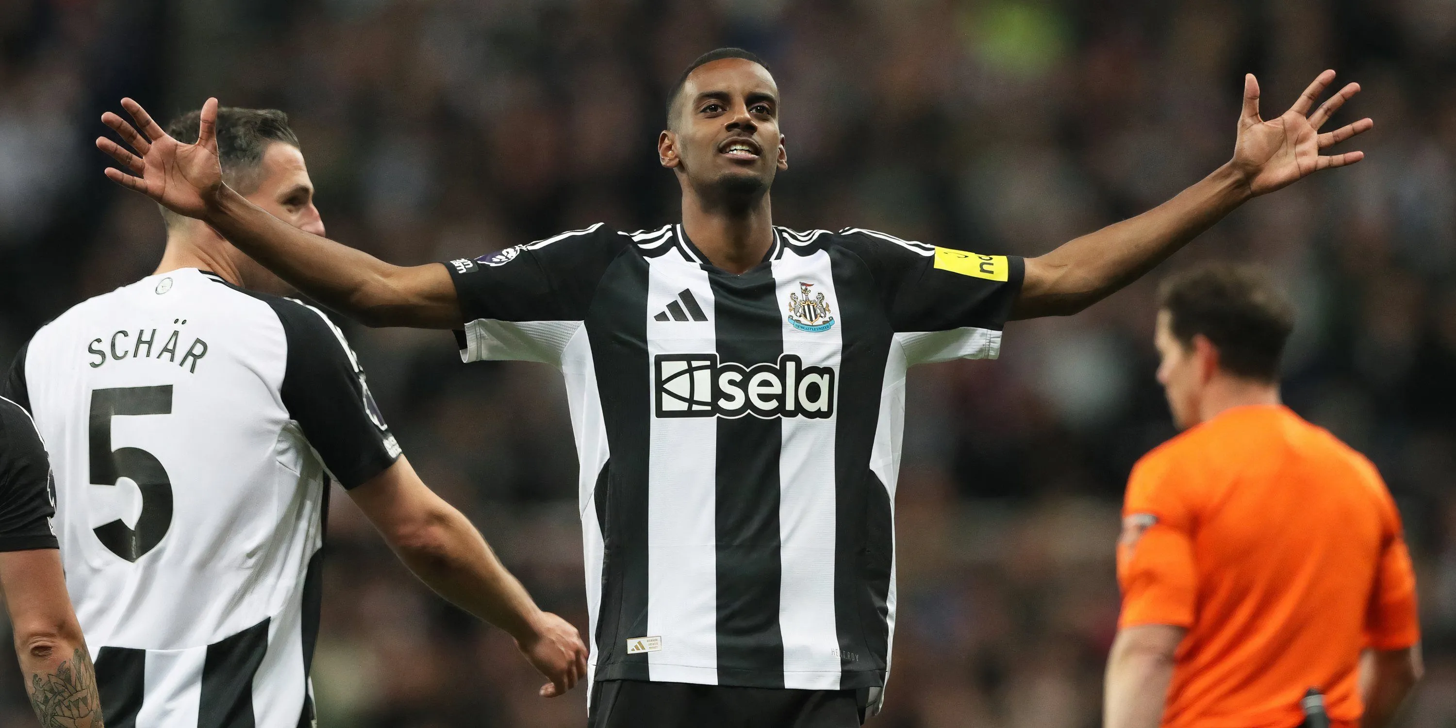 Tiền đạo Alexander Isak ăn mừng bàn thắng cho Newcastle United