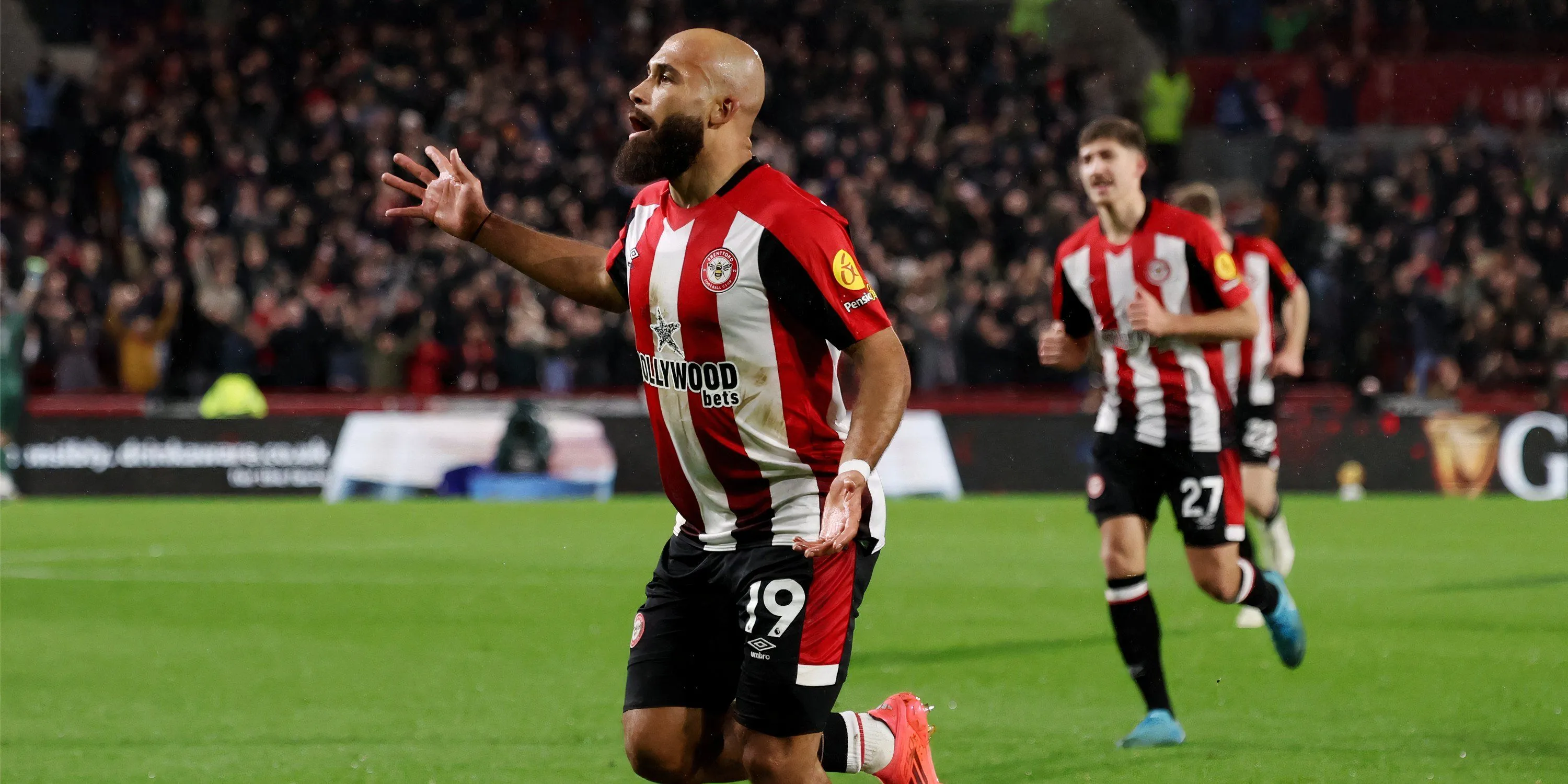 Bryan Mbeumo ăn mừng bàn thắng cho Brentford tại Ngoại hạng Anh