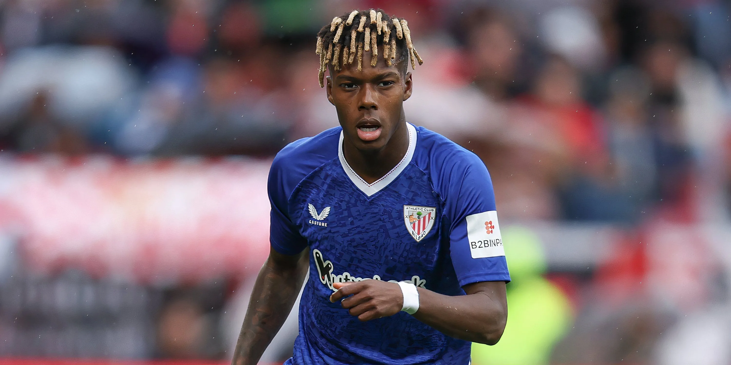 Cầu thủ chạy cánh Nico Williams của Athletic Bilbao trong trận đấu.