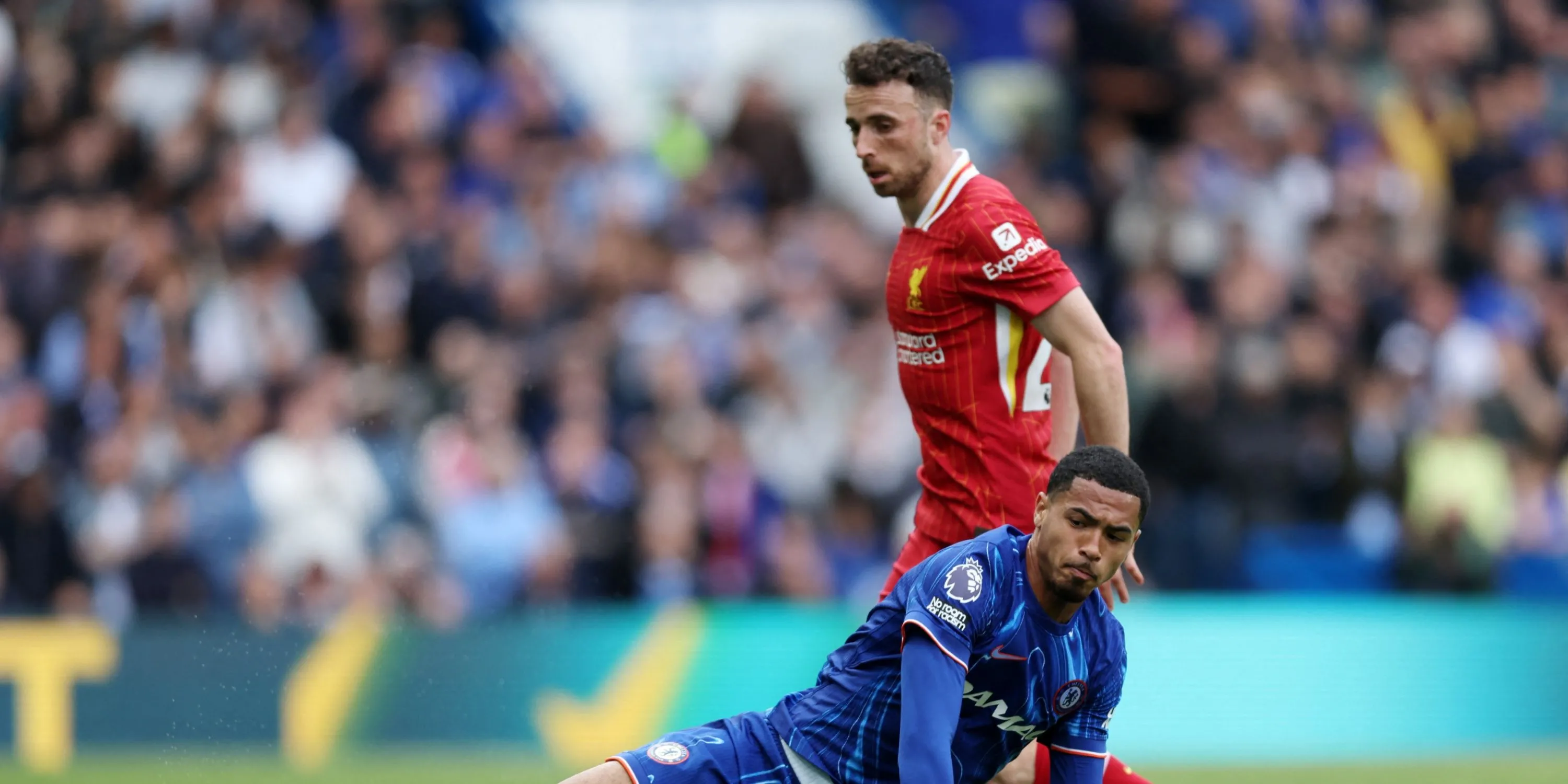 Diogo Jota tỏ ra mệt mỏi và thất vọng trong màu áo Liverpool