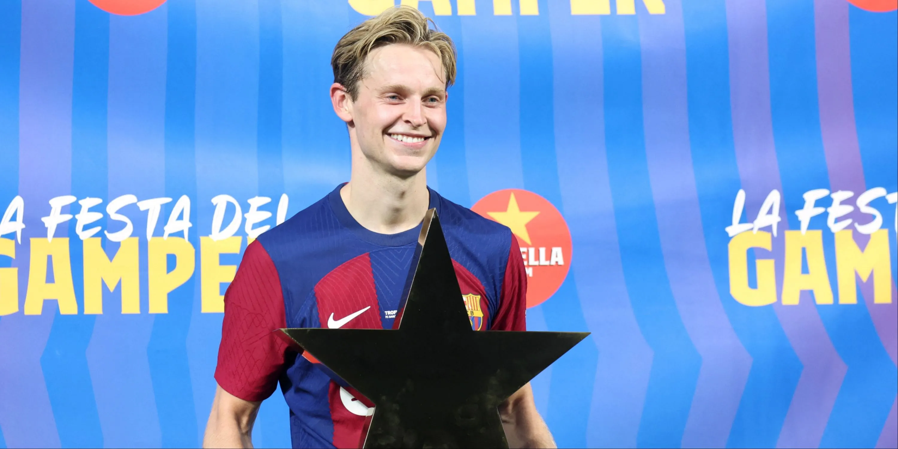 Frenkie de Jong ăn mừng bàn thắng cho Barcelona, thể hiện tiềm năng tại Man City