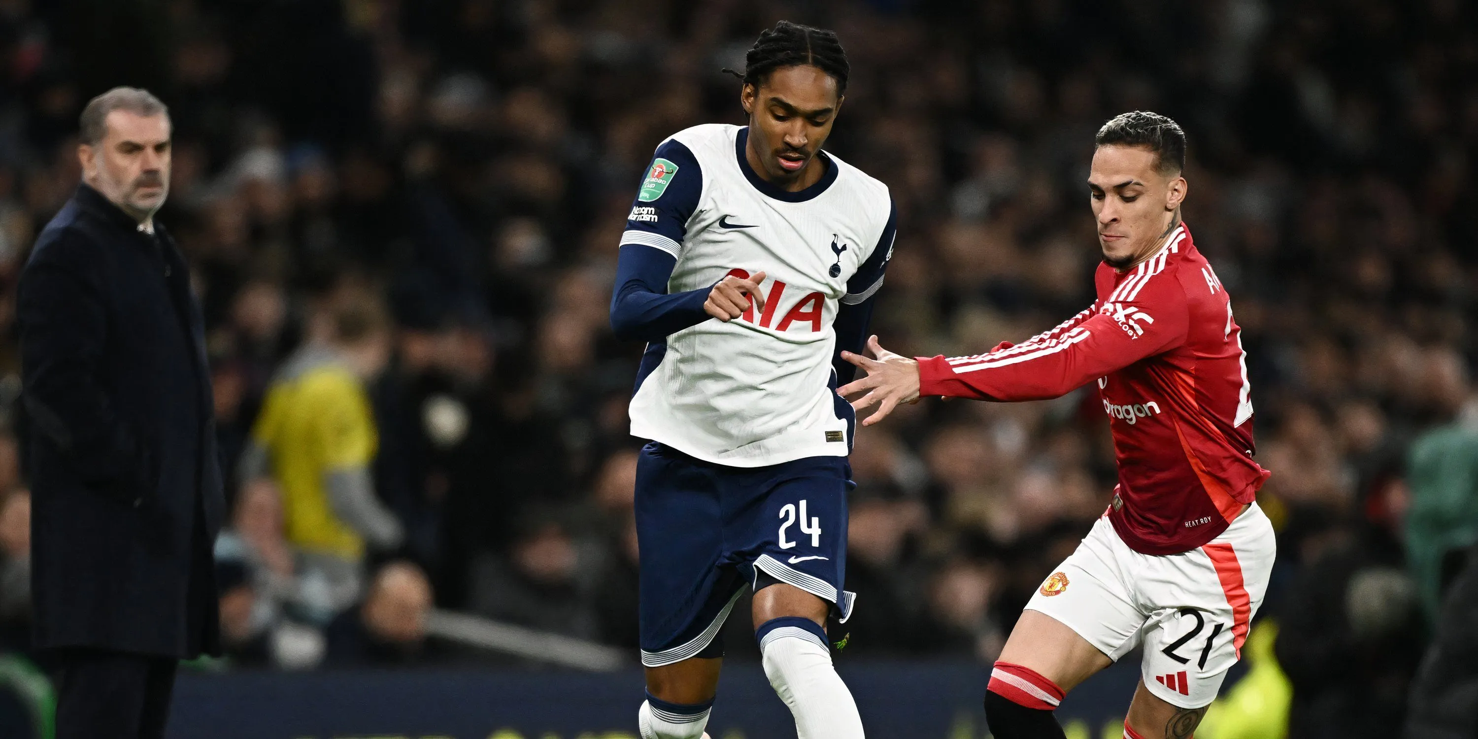 Hậu vệ Djed Spence trong màu áo Tottenham.