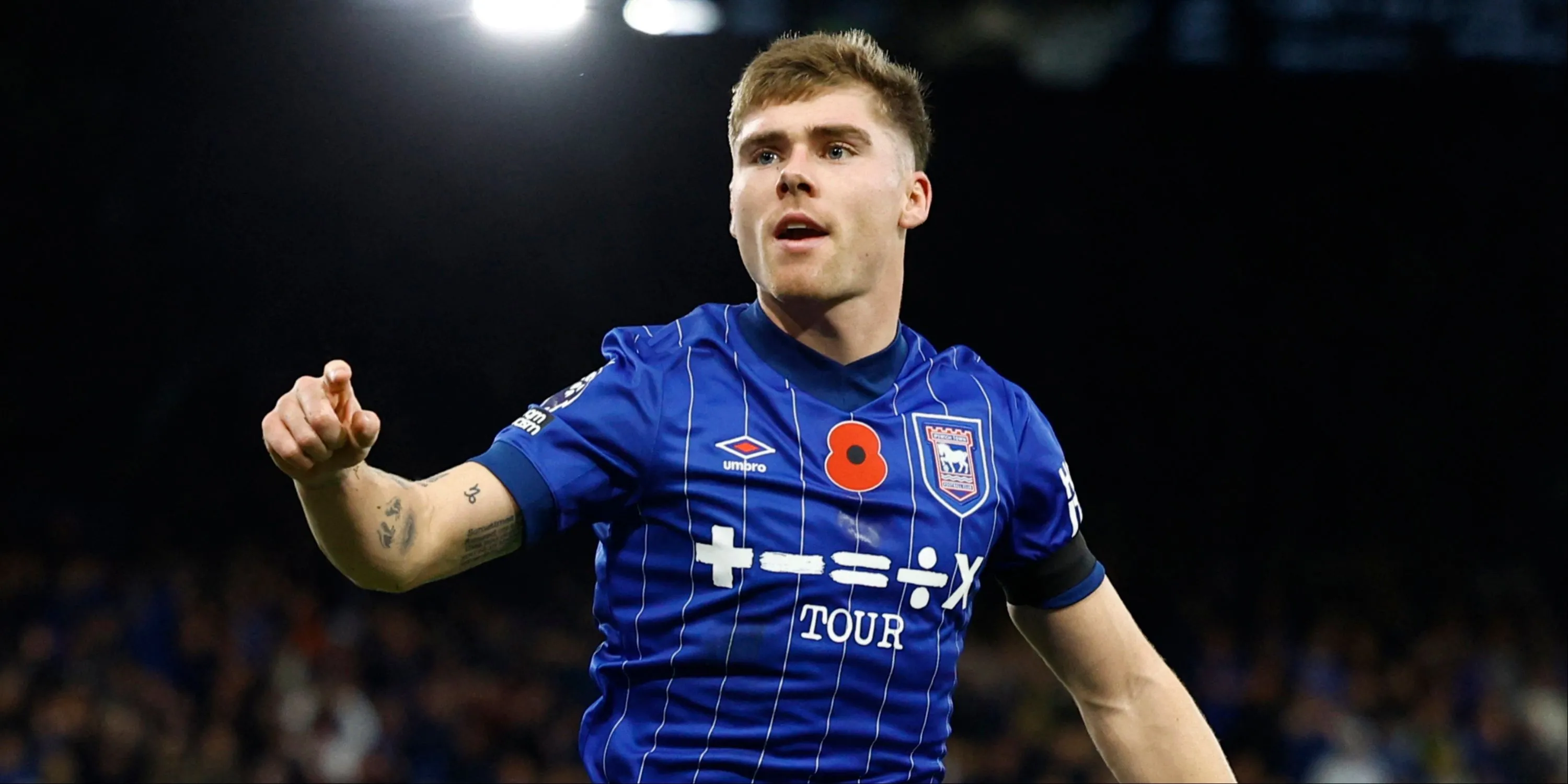 Hậu vệ Leif Davis của Ipswich Town