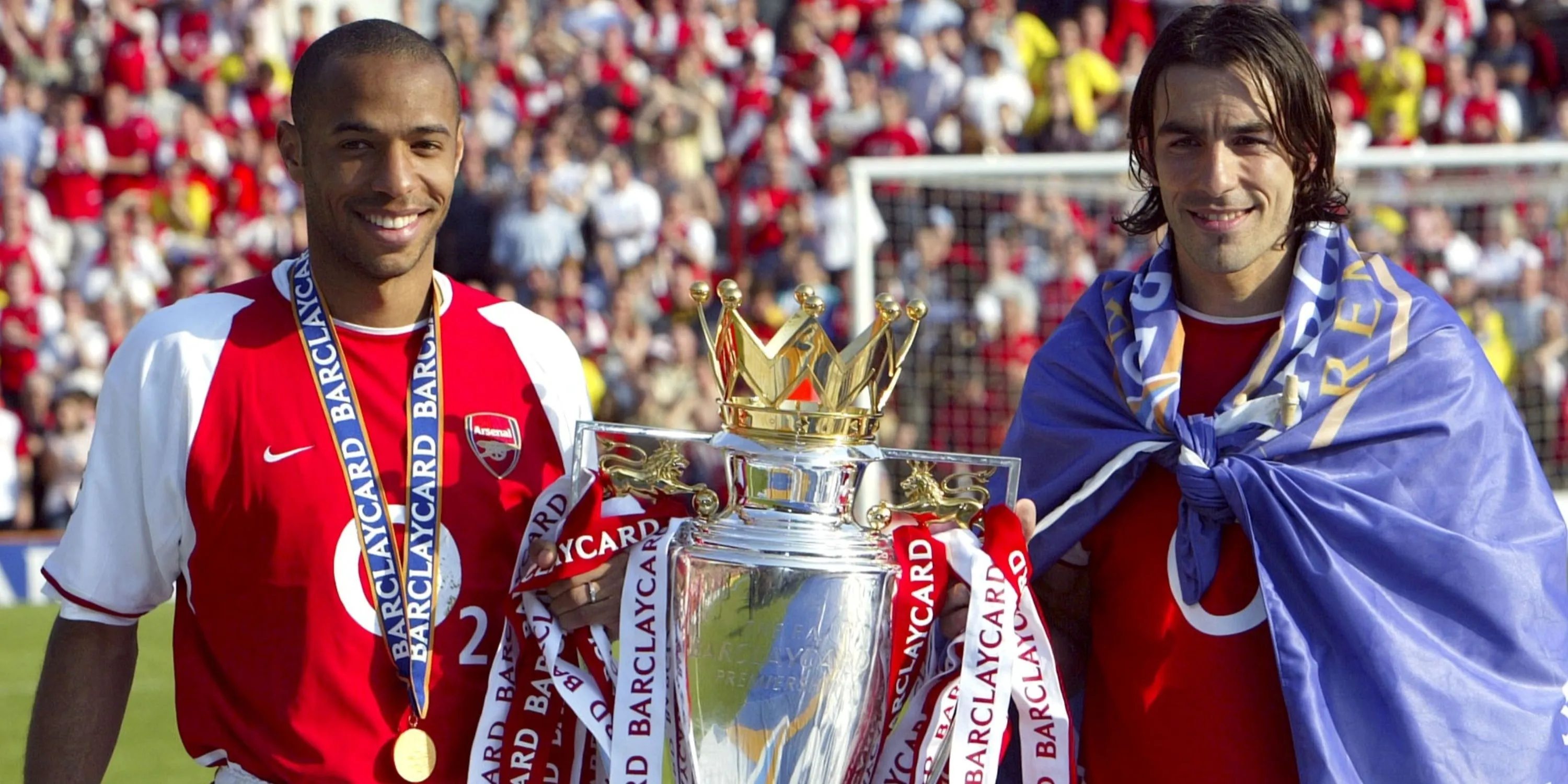 Huyền thoại Thierry Henry và Robert Pires ăn mừng chức vô địch Premier League cùng Arsenal
