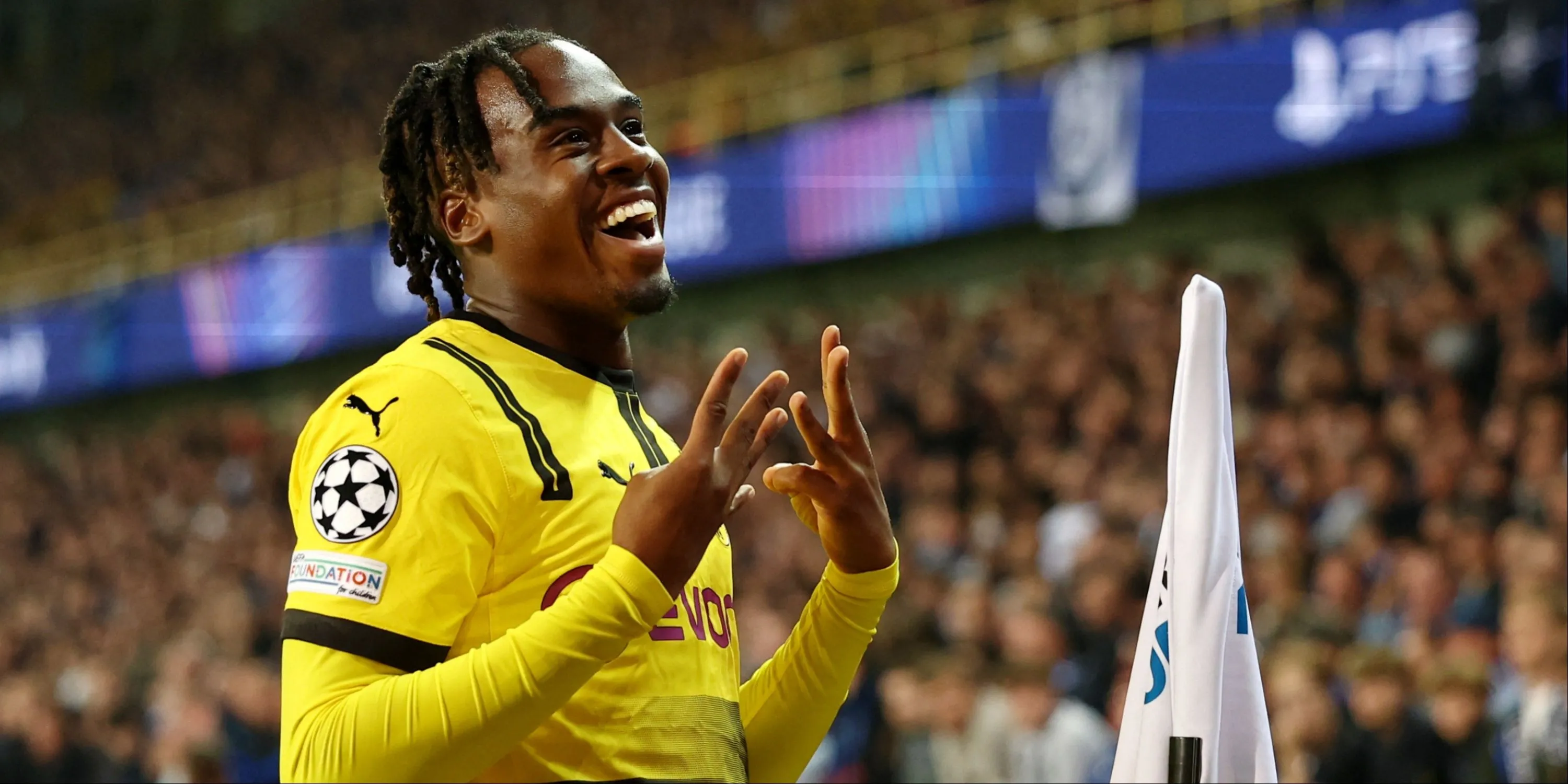 Jamie Gittens thi đấu cho Borussia Dortmund tại Bundesliga