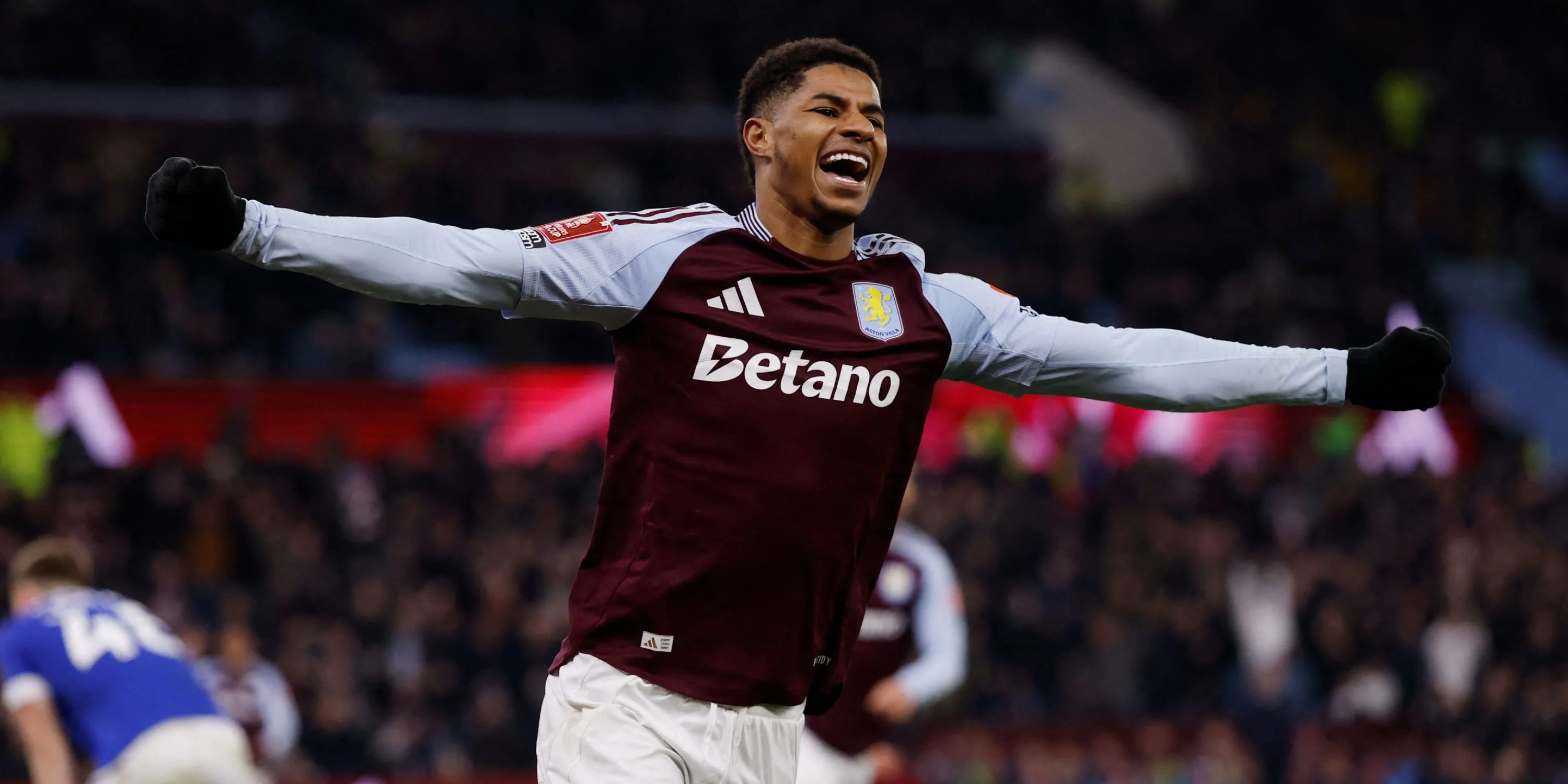 Marcus Rashford trong màu áo Aston Villa thi đấu tại Ngoại hạng Anh.