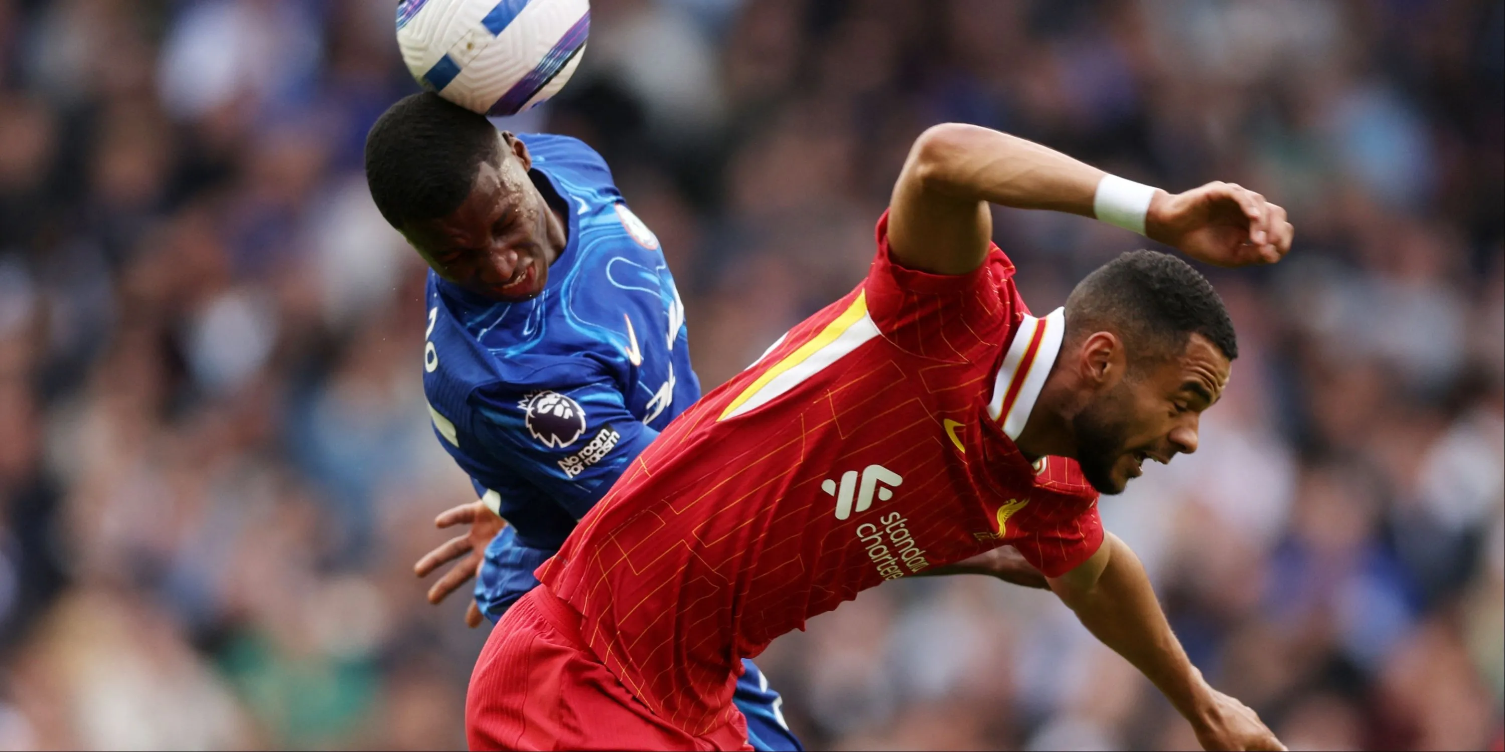 Moises Caicedo thể hiện sự đa năng và quyết liệt khi đối đầu cầu thủ Liverpool