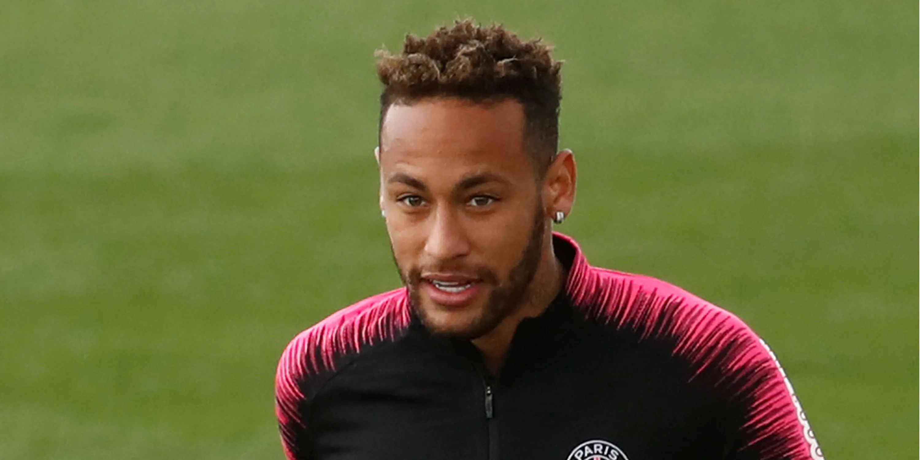 Neymar trong màu áo Brazil hoặc câu lạc bộ