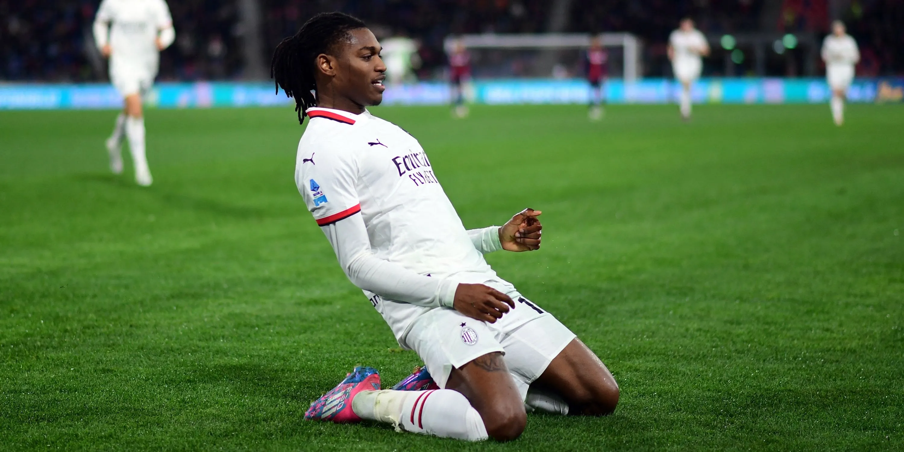 Ngôi sao AC Milan Rafael Leao ăn mừng bàn thắng quan trọng cho đội nhà
