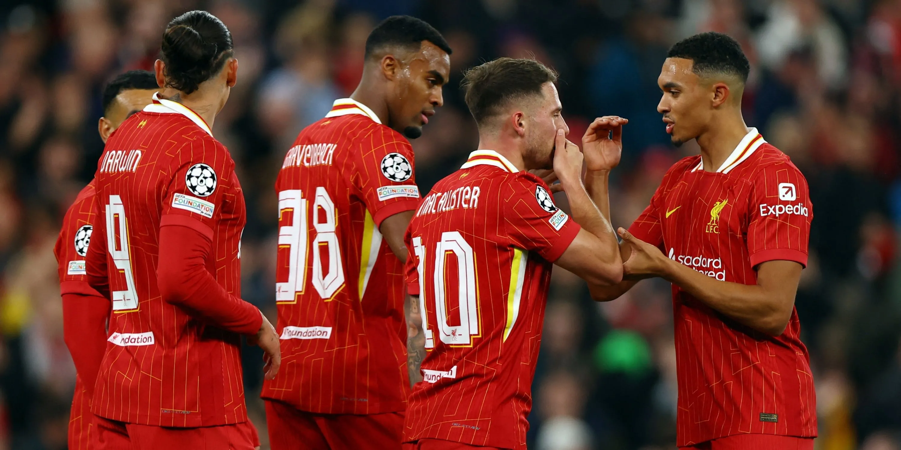 Ryan Gravenberch ăn mừng bàn thắng cho Liverpool