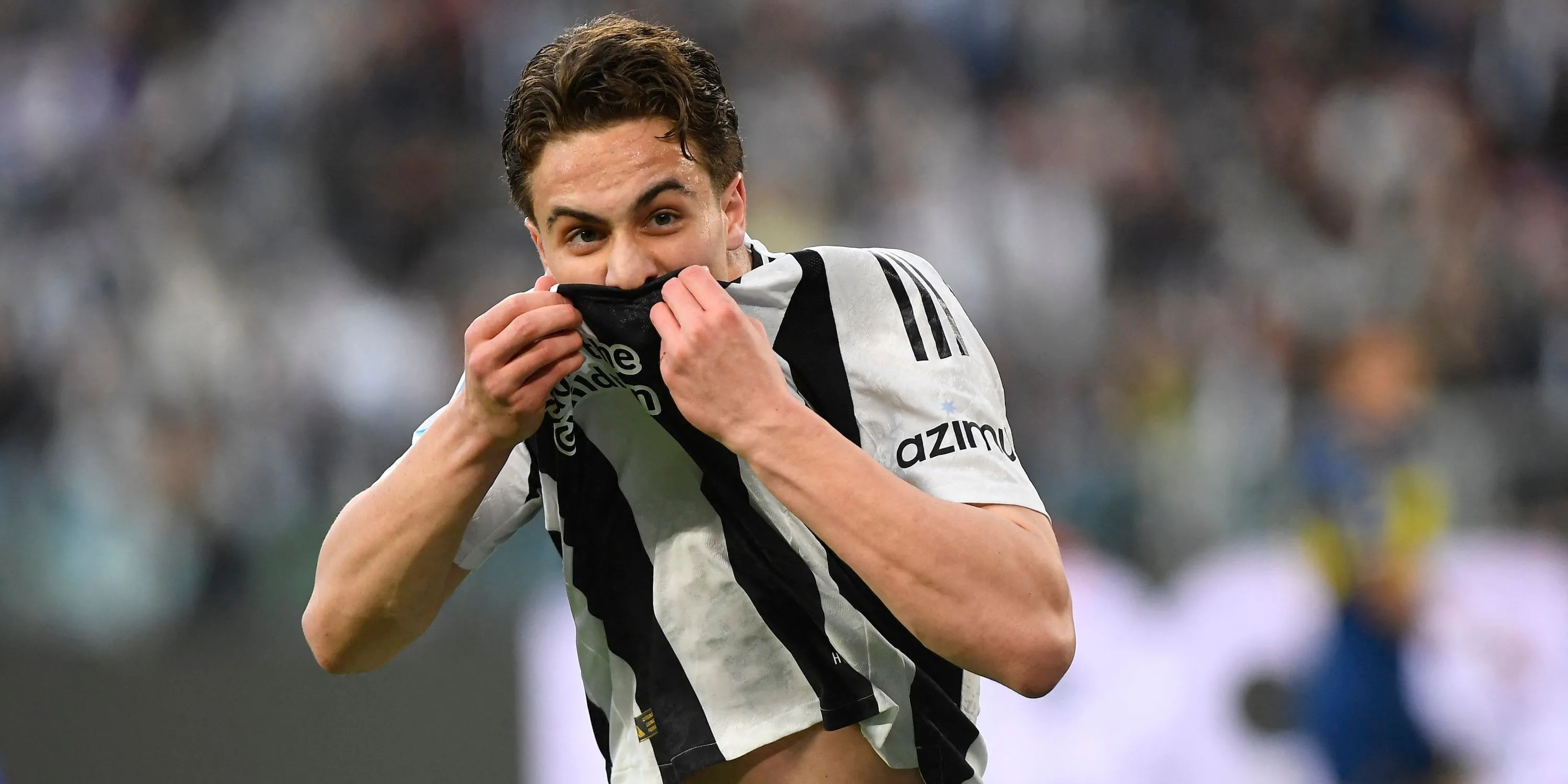 Tài năng trẻ Kenan Yildiz ăn mừng bàn thắng cho Juventus