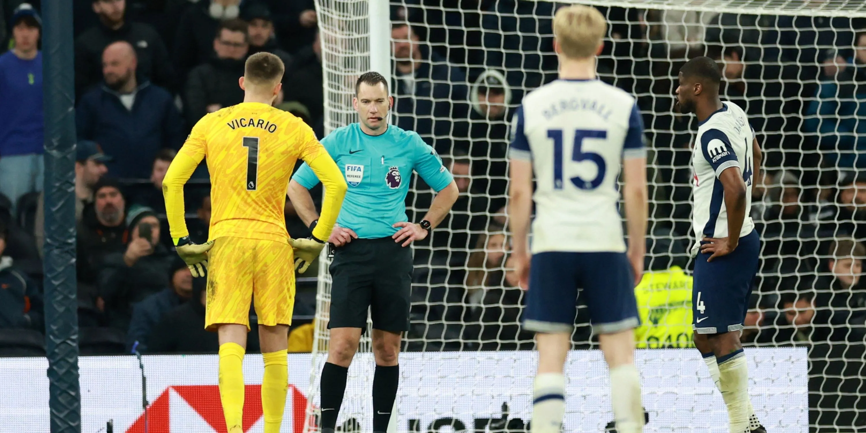 Thủ môn Guglielmo Vicario của Tottenham