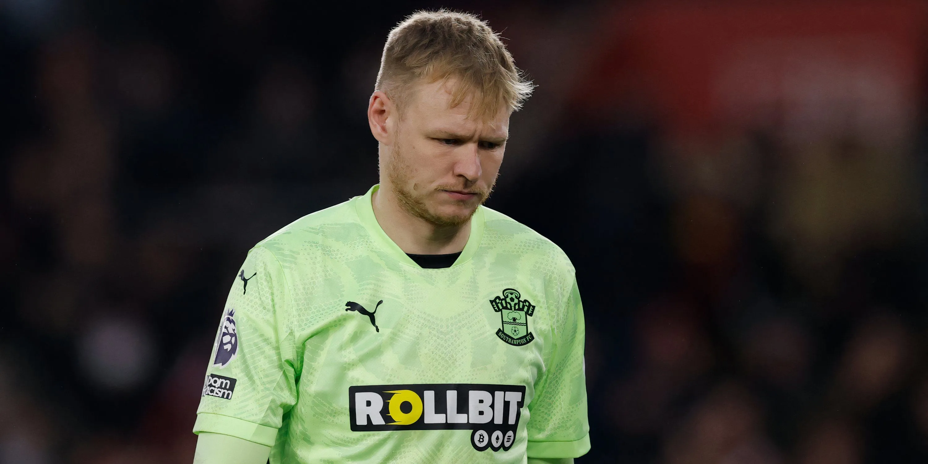 Thủ thành Aaron Ramsdale trong màu áo CLB Arsenal
