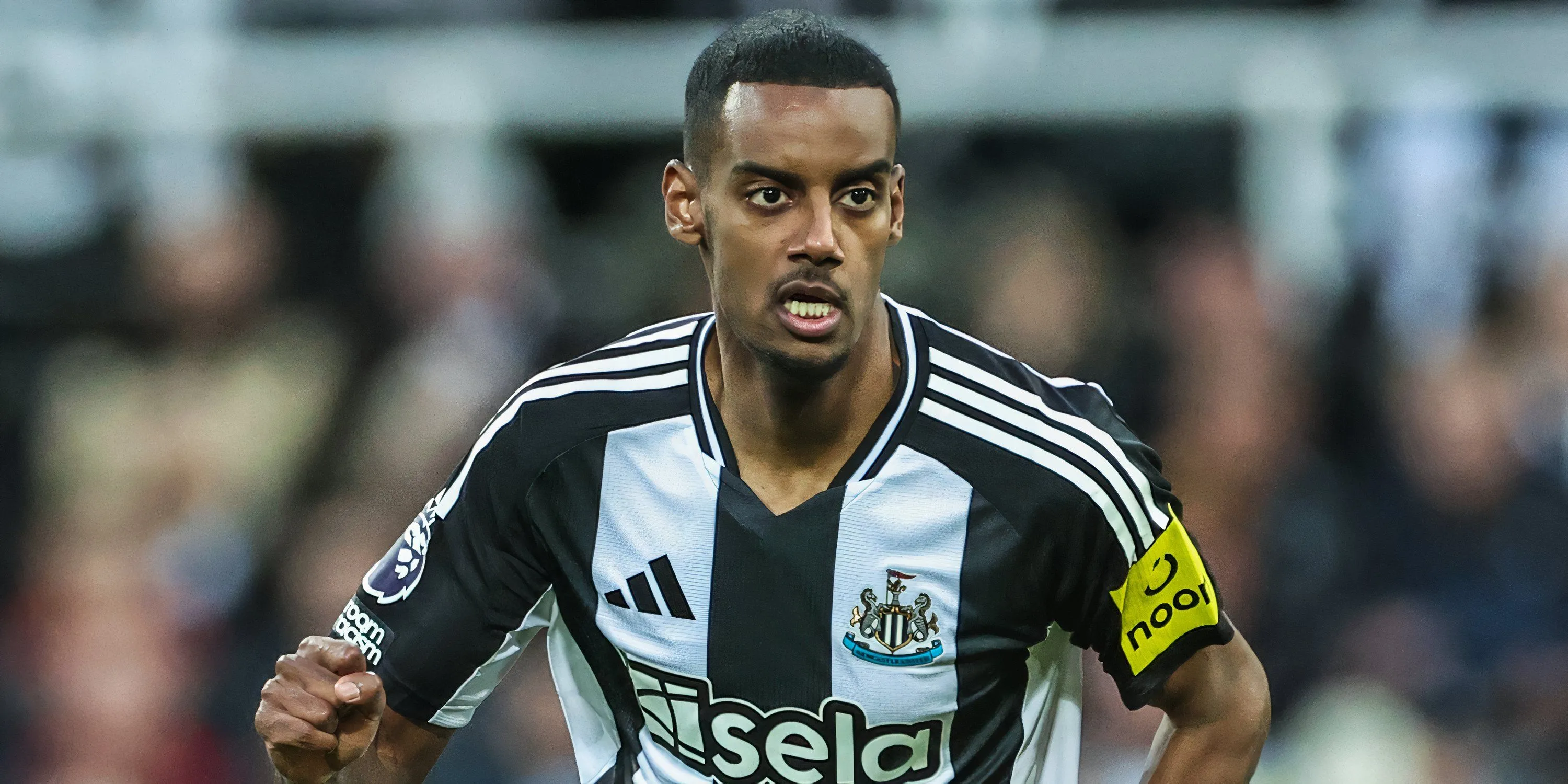 Tiền đạo Alexander Isak trong màu áo Newcastle United, được nhiều CLB lớn theo đuổi.