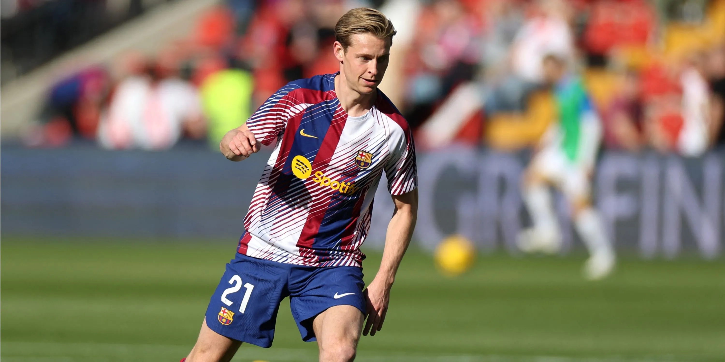 Tiền vệ Frenkie De Jong của Barcelona trên sân