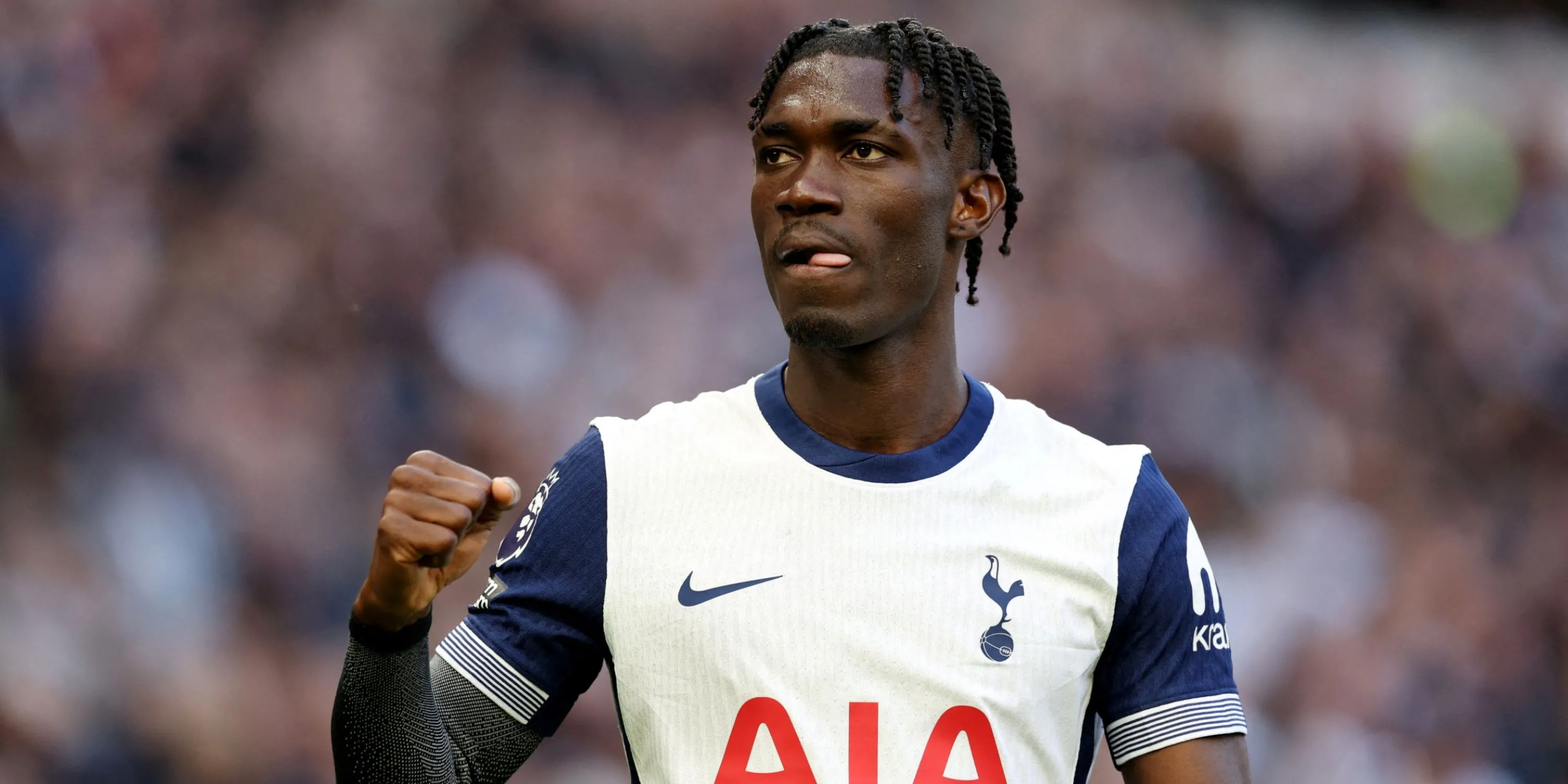 Tiền vệ Yves Bissouma của Spurs trong trận đấu với West Ham tại Premier League