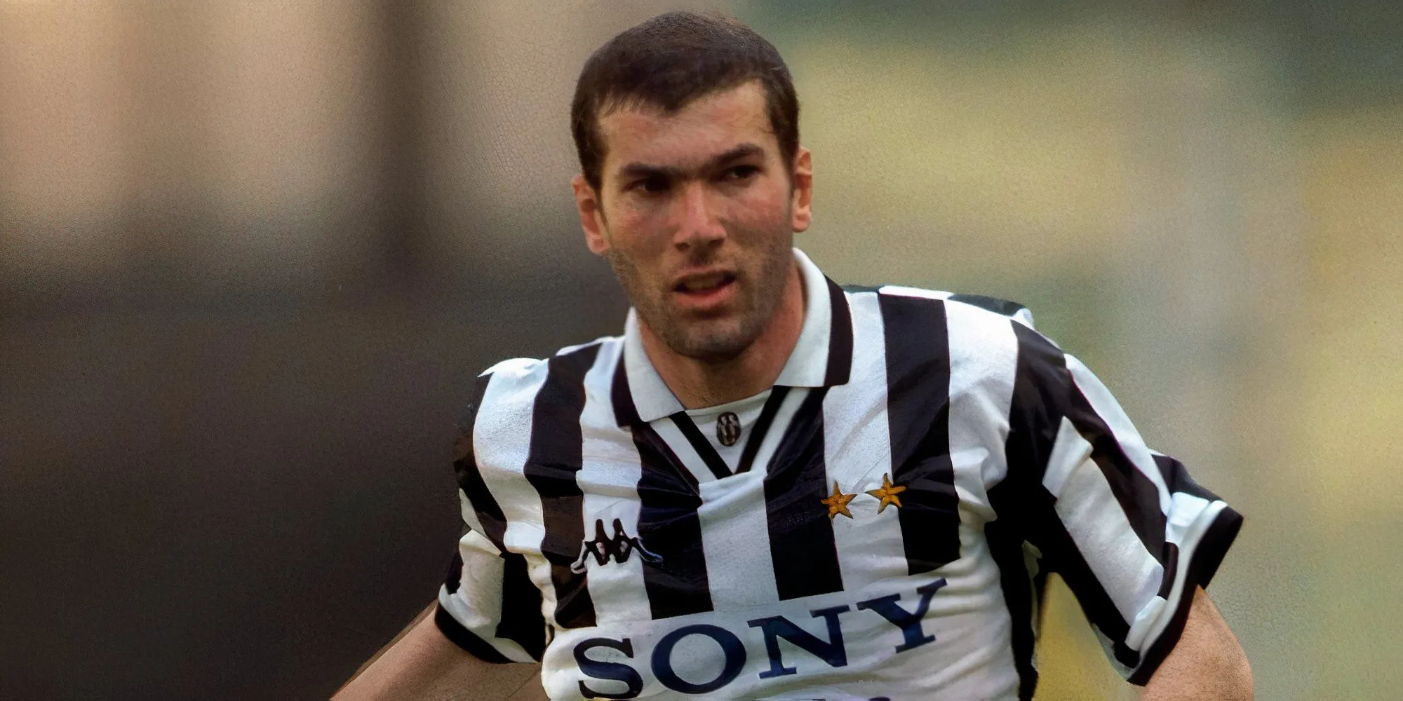 Zinedine Zidane với phong thái điềm tĩnh trên sân