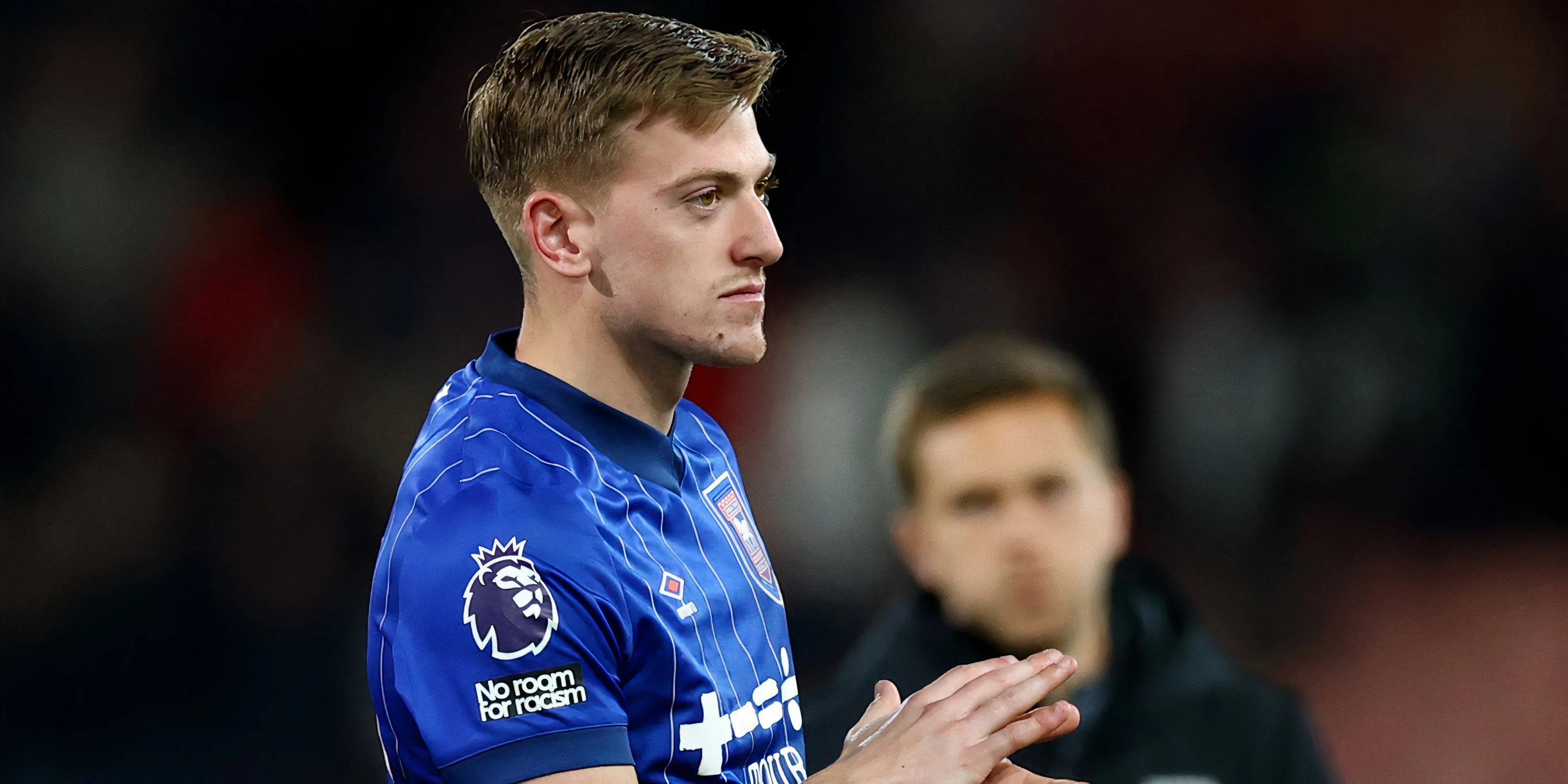 Chân dung tiền đạo Liam Delap