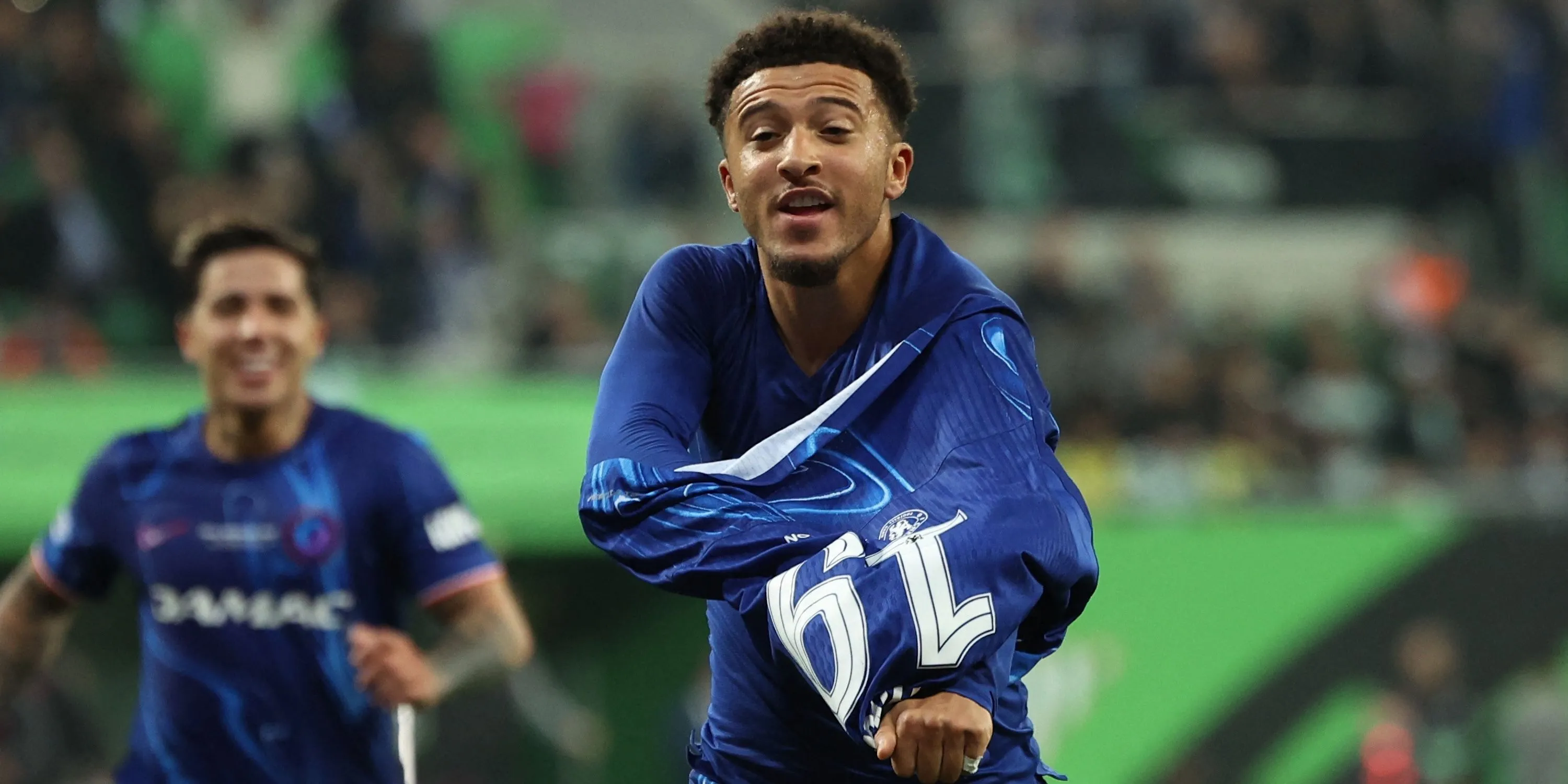 Jadon Sancho của Chelsea ăn mừng bàn thắng thứ ba