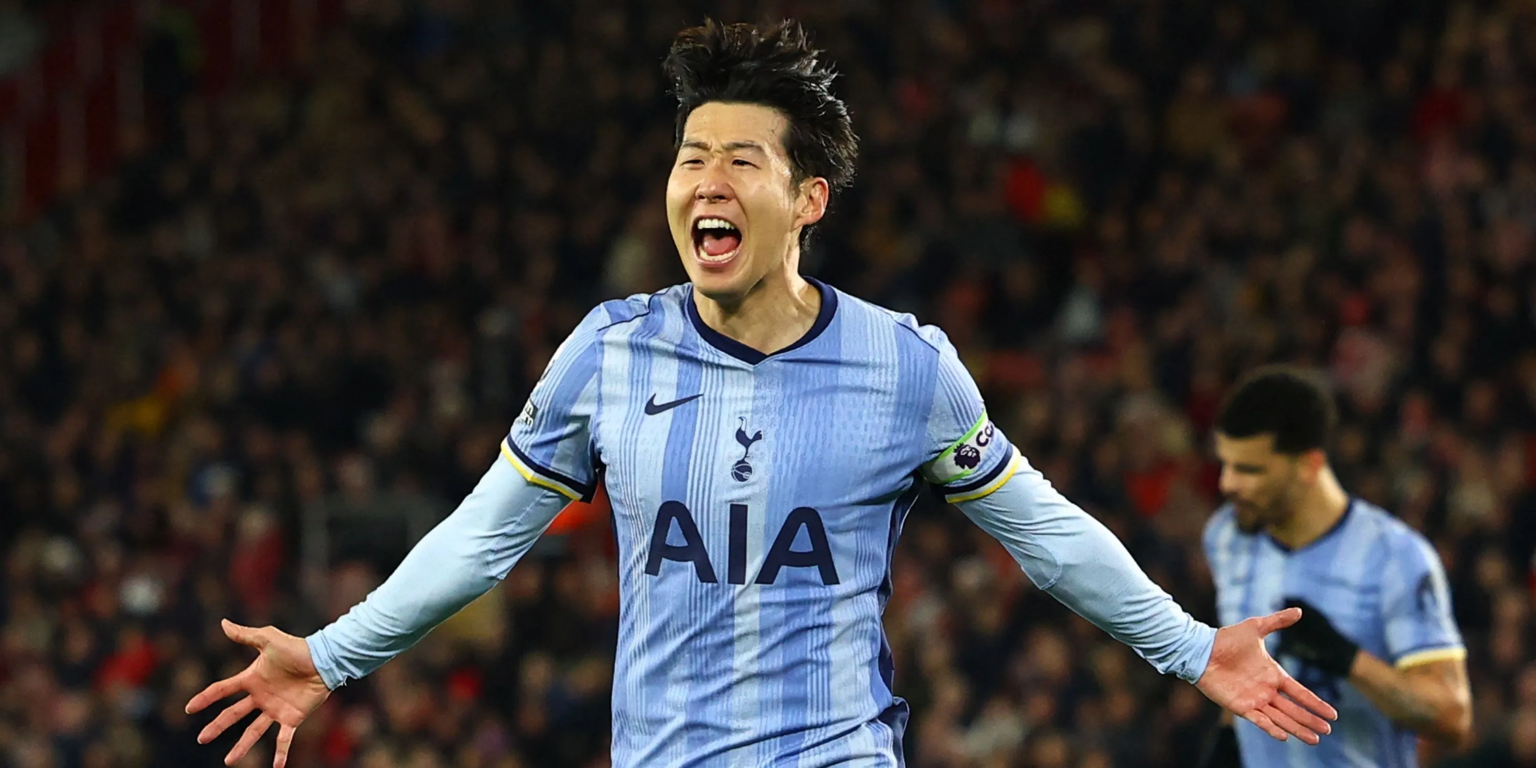 Son Heung-min, đội trưởng Tottenham, trong trận đấu Premier League