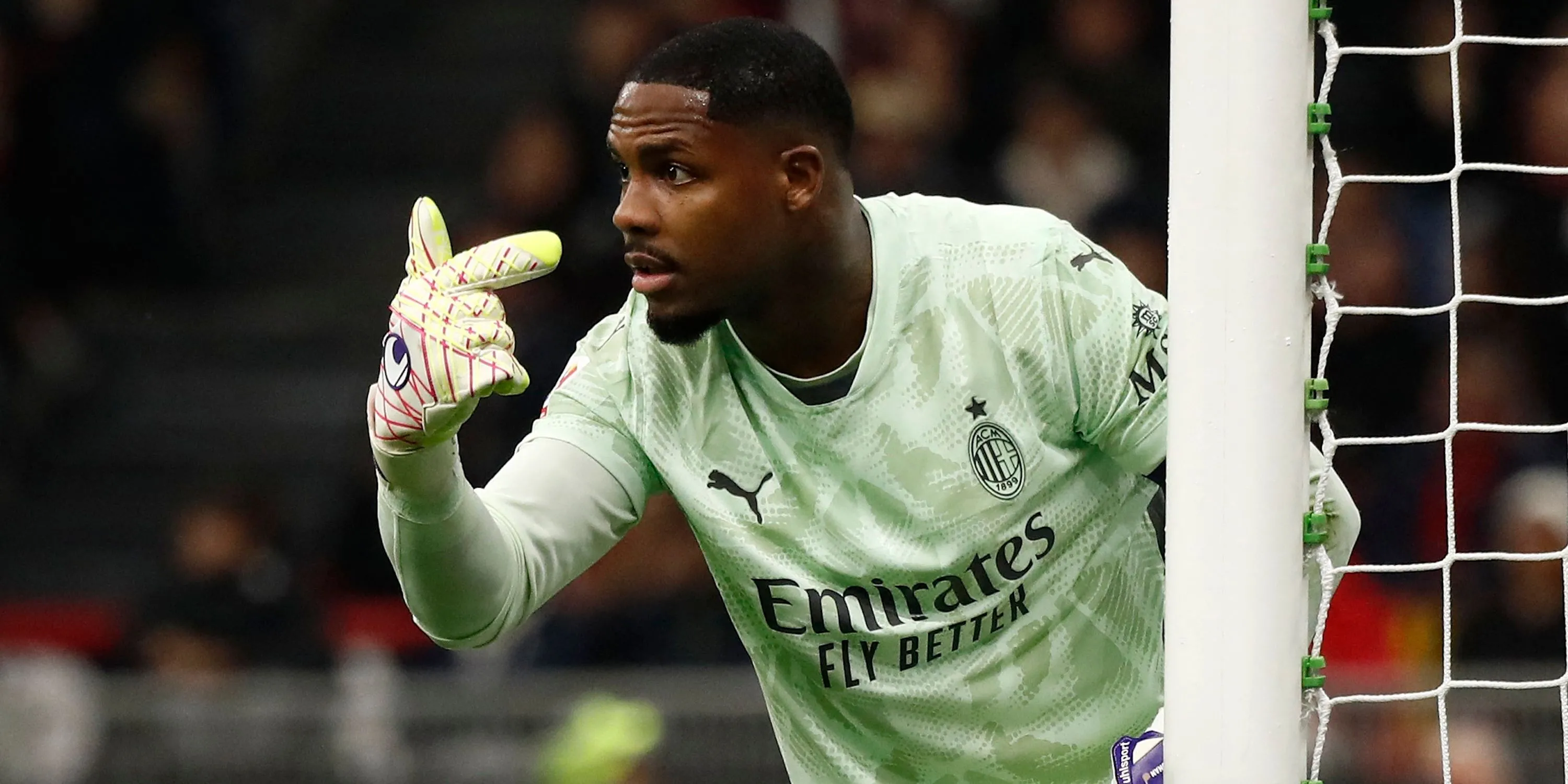 Thủ môn Mike Maignan của AC Milan, mục tiêu chuyển nhượng quan trọng của Chelsea.