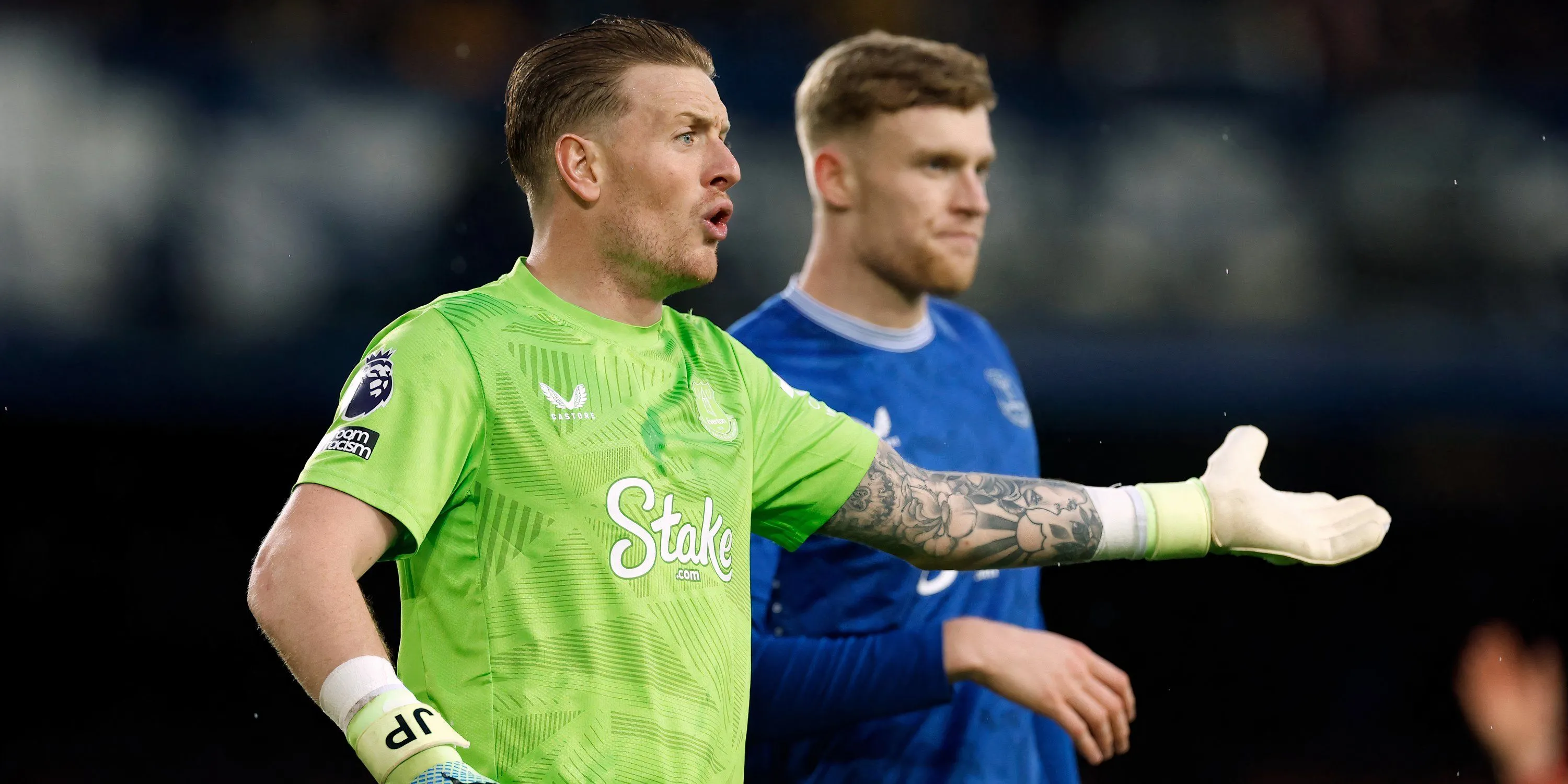 Thủ môn số 1 của Everton, Jordan Pickford, trên sân cỏ