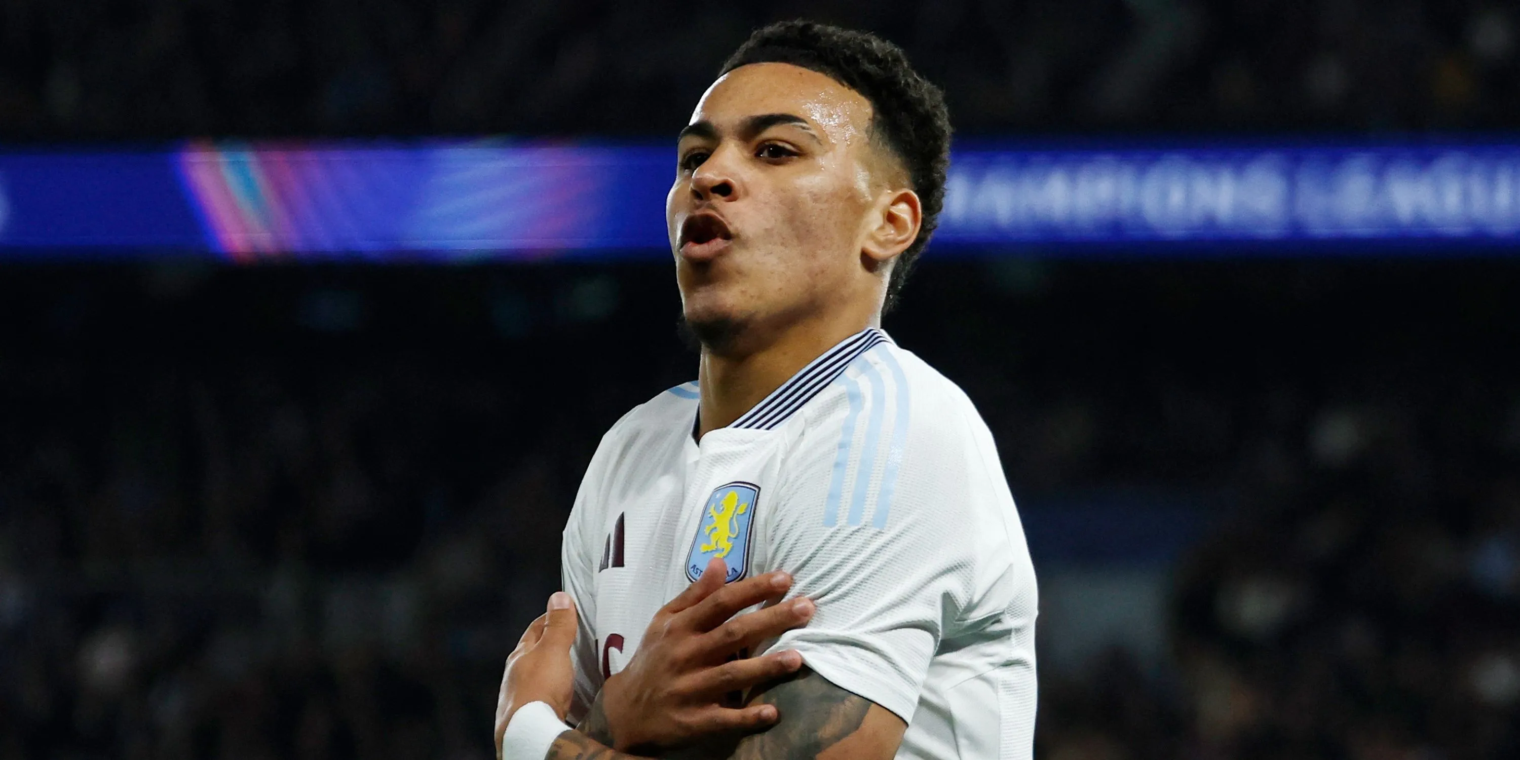 Tiền vệ tấn công Morgan Rogers trong màu áo Aston Villa