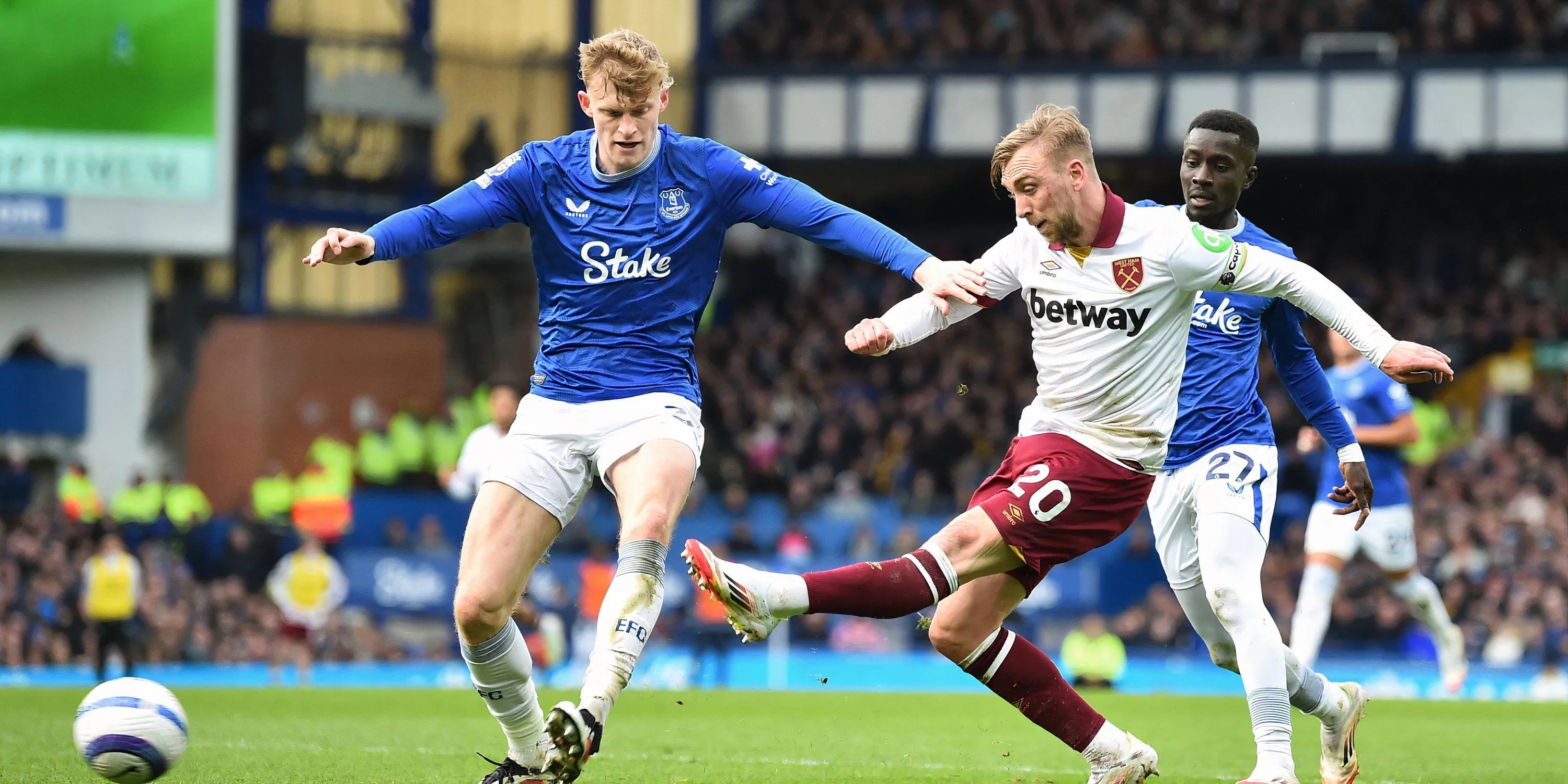 Trung vệ Jarrad Branthwaite của Everton