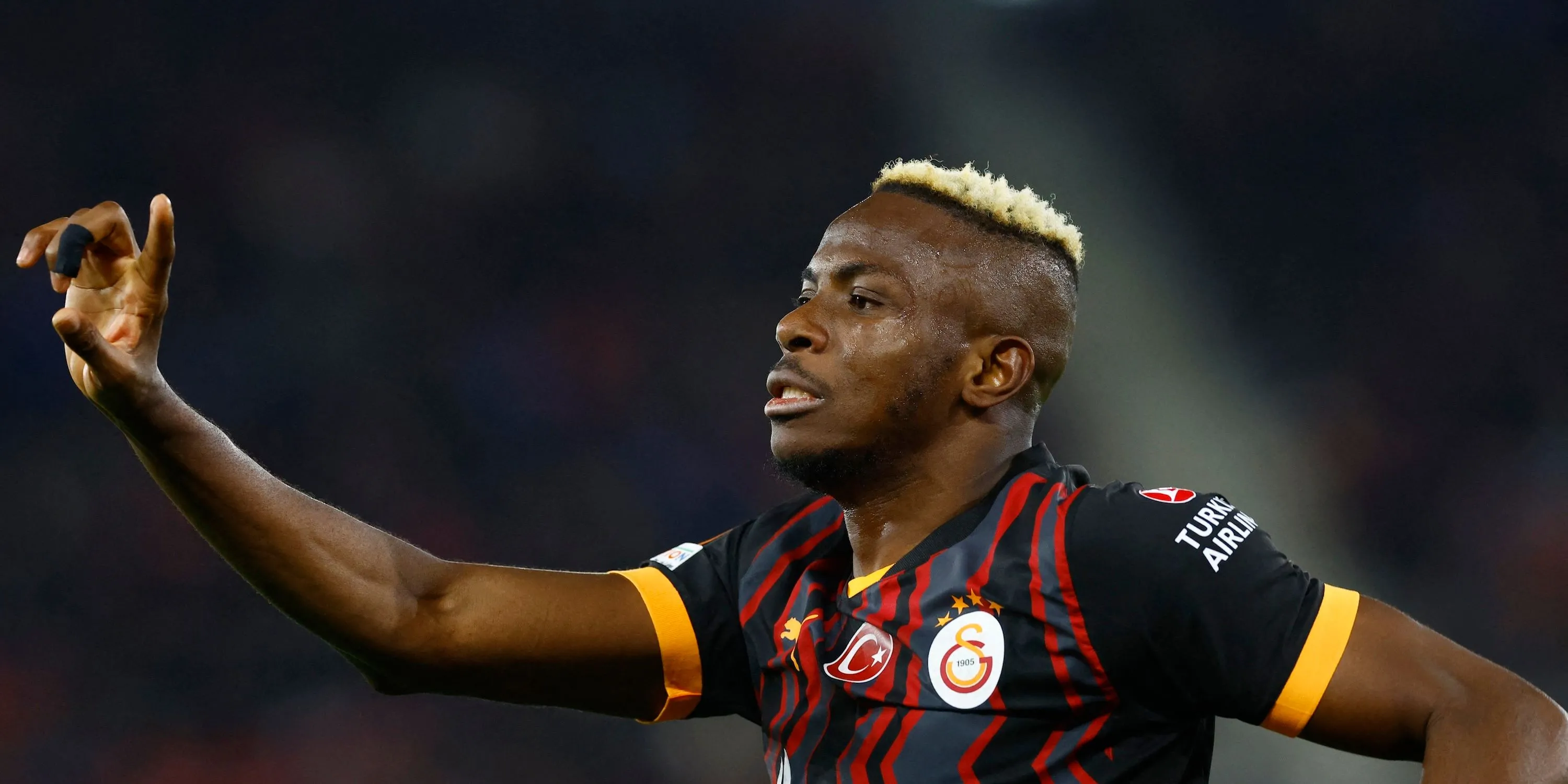 Victor Osimhen trong màu áo Galatasaray ăn mừng bàn thắng bị từ chối