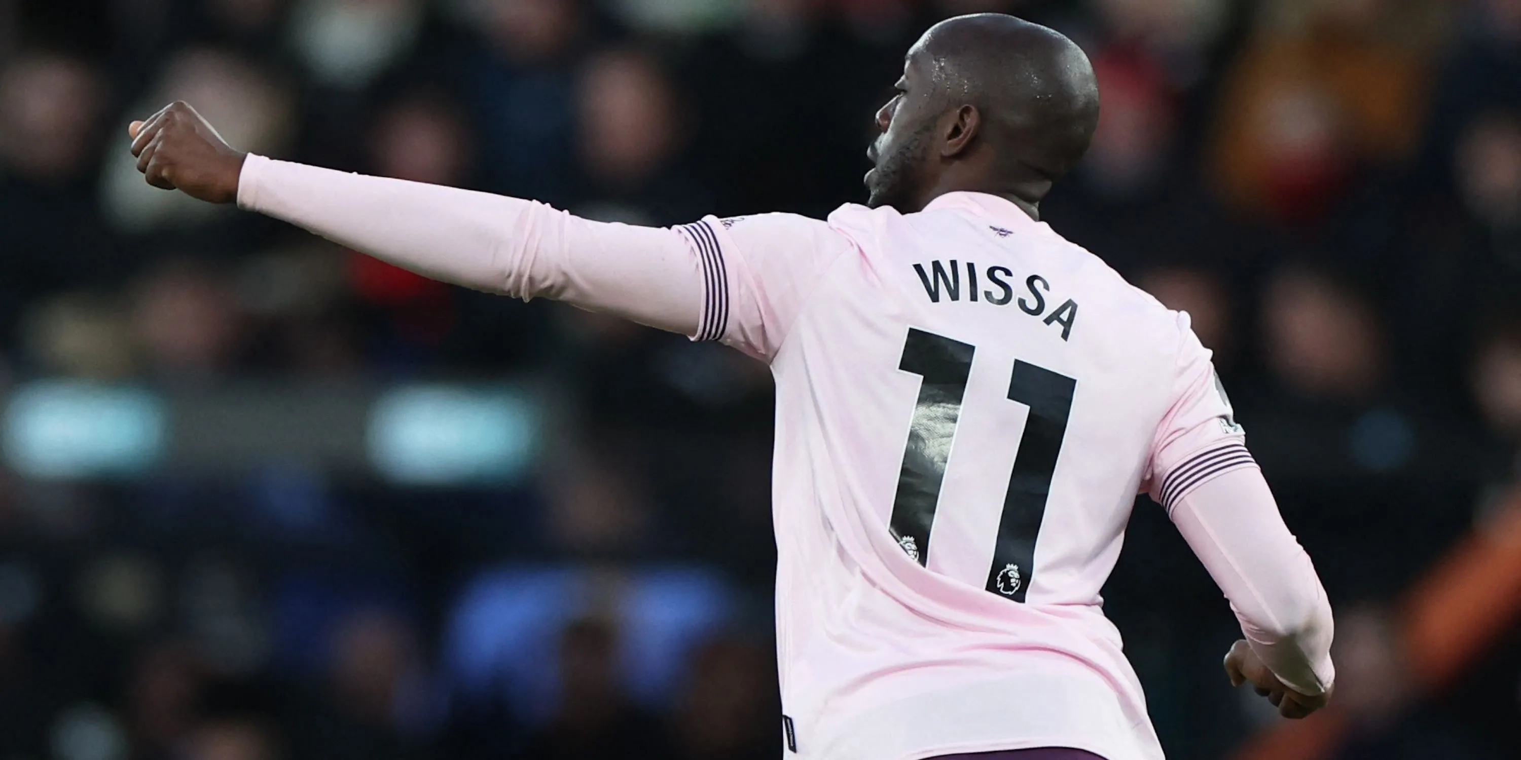 Yoane Wissa ăn mừng bàn thắng cho Brentford
