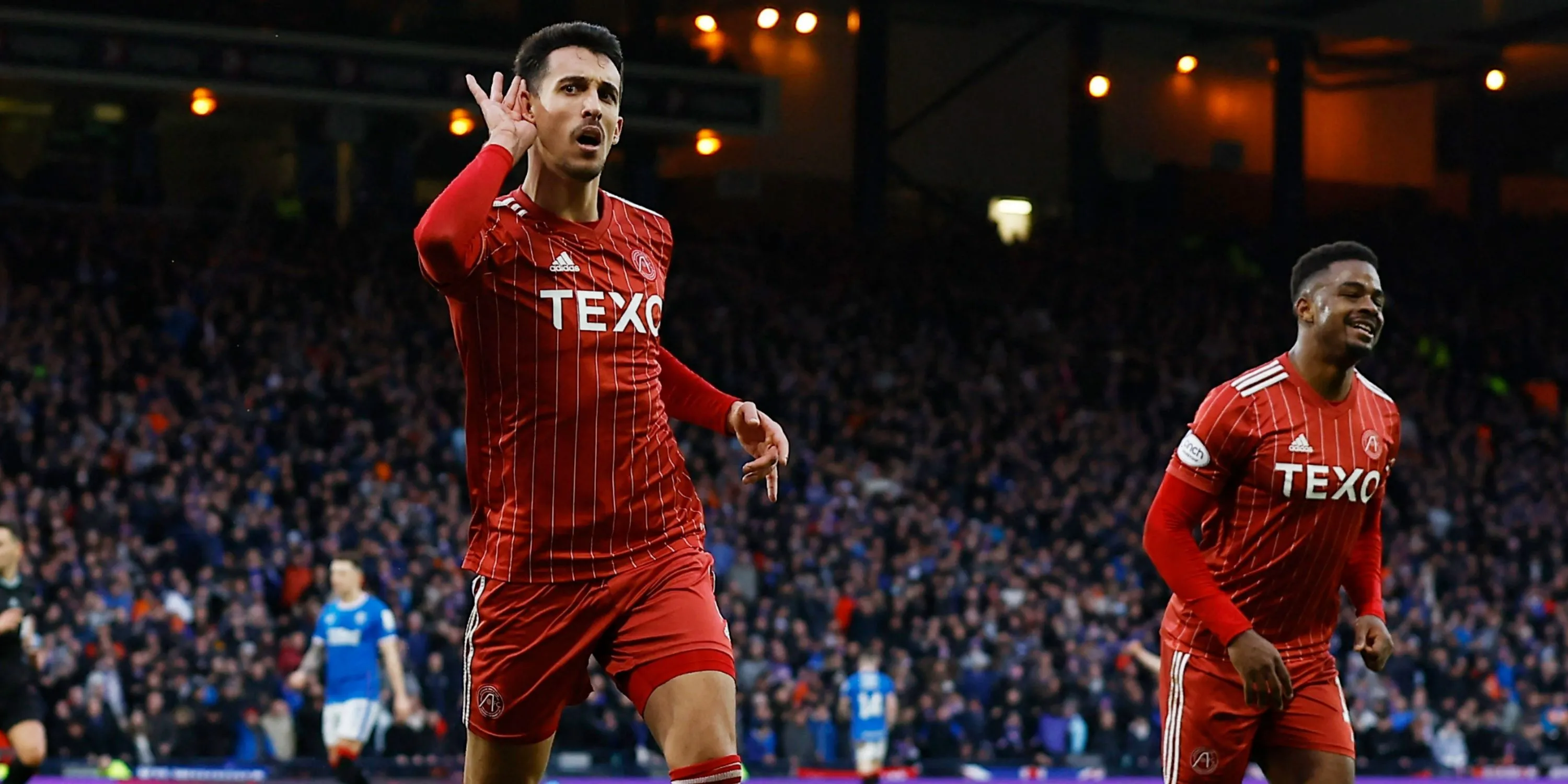 Bojan Miovski thi đấu trong màu áo Aberdeen tại giải Ngoại hạng Scotland