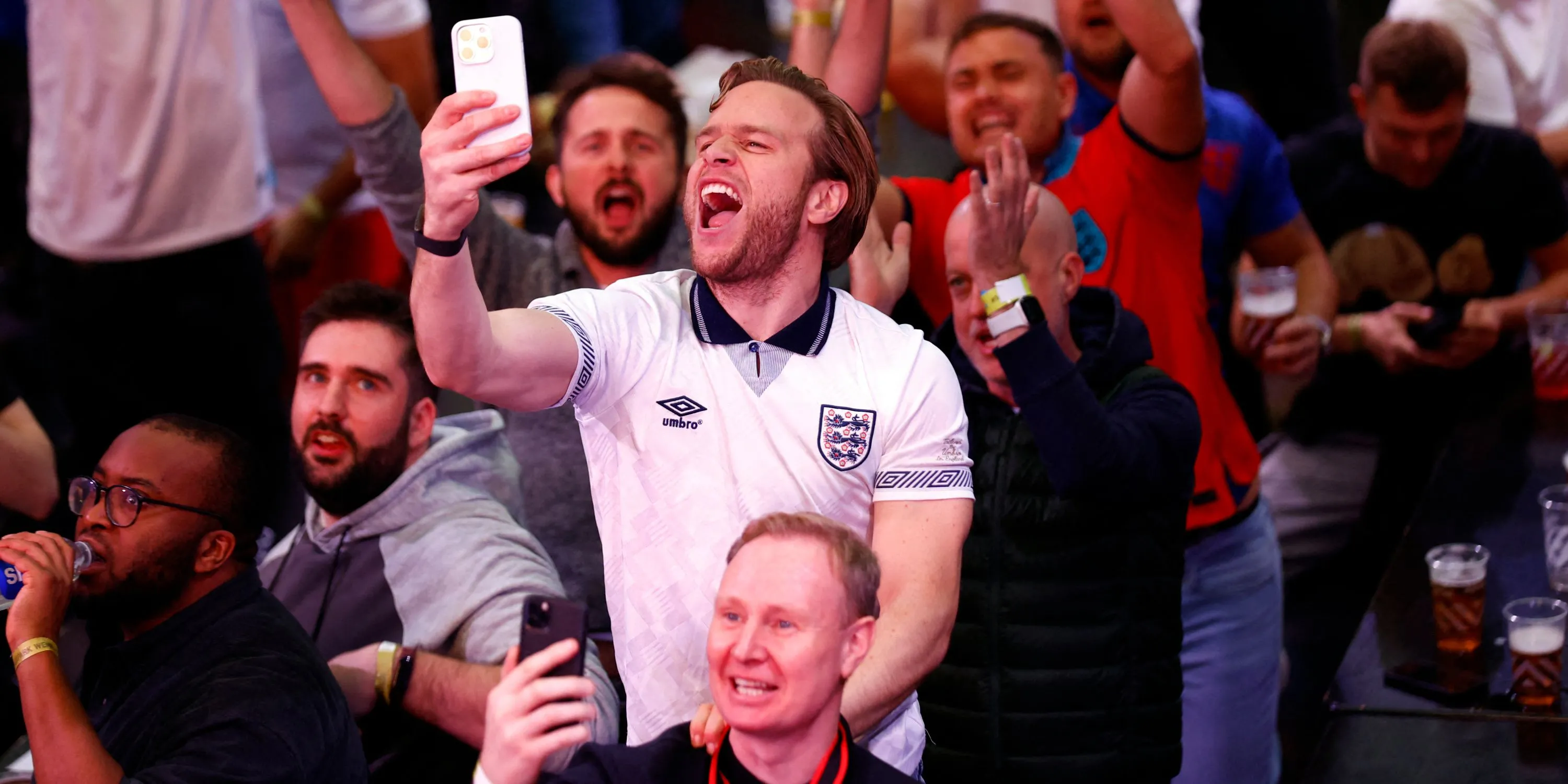 Ca sĩ Olly Murs, cổ động viên nhiệt thành của Manchester United