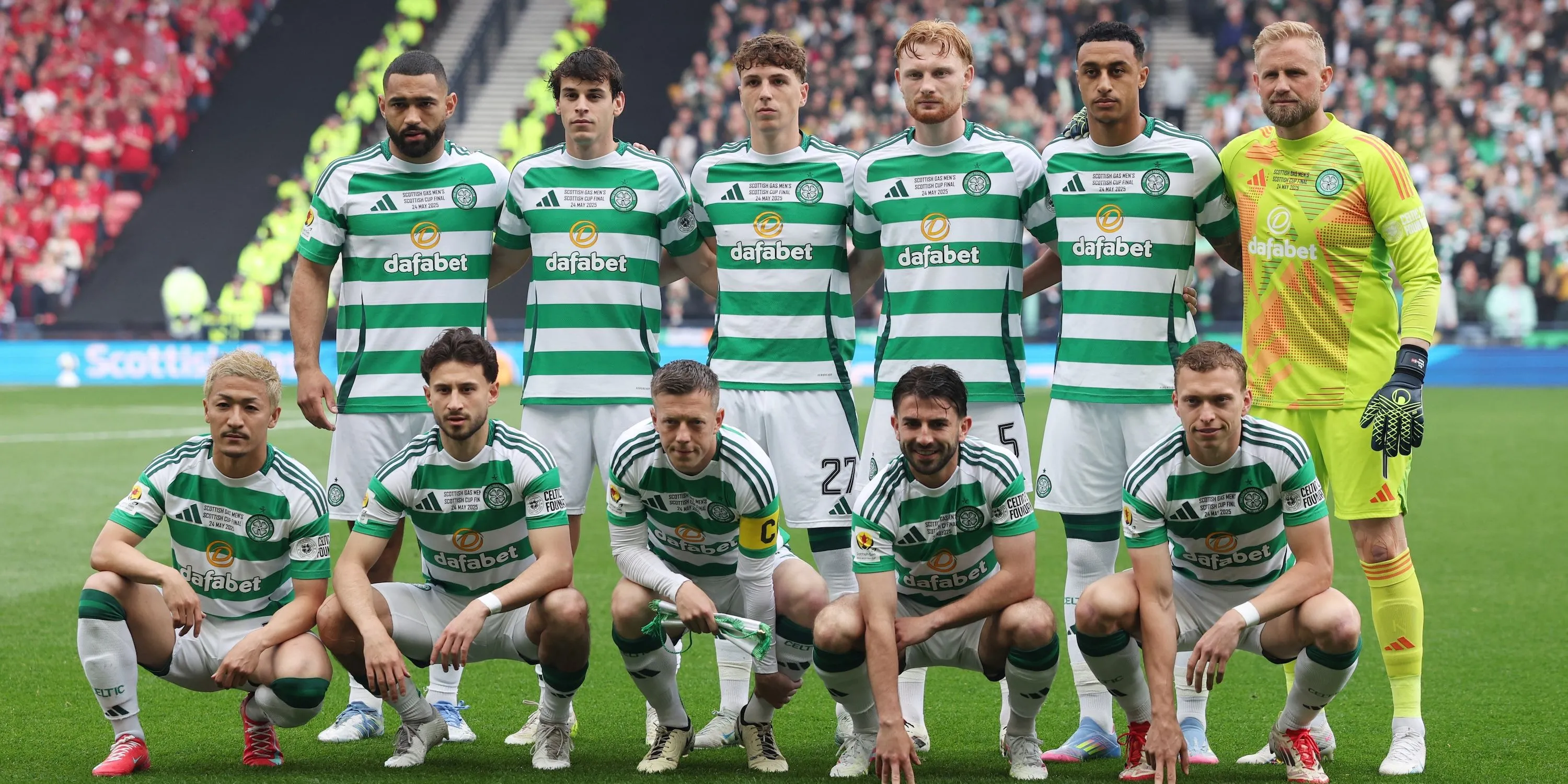 Đội hình Celtic chụp ảnh tập thể trước trận đấu