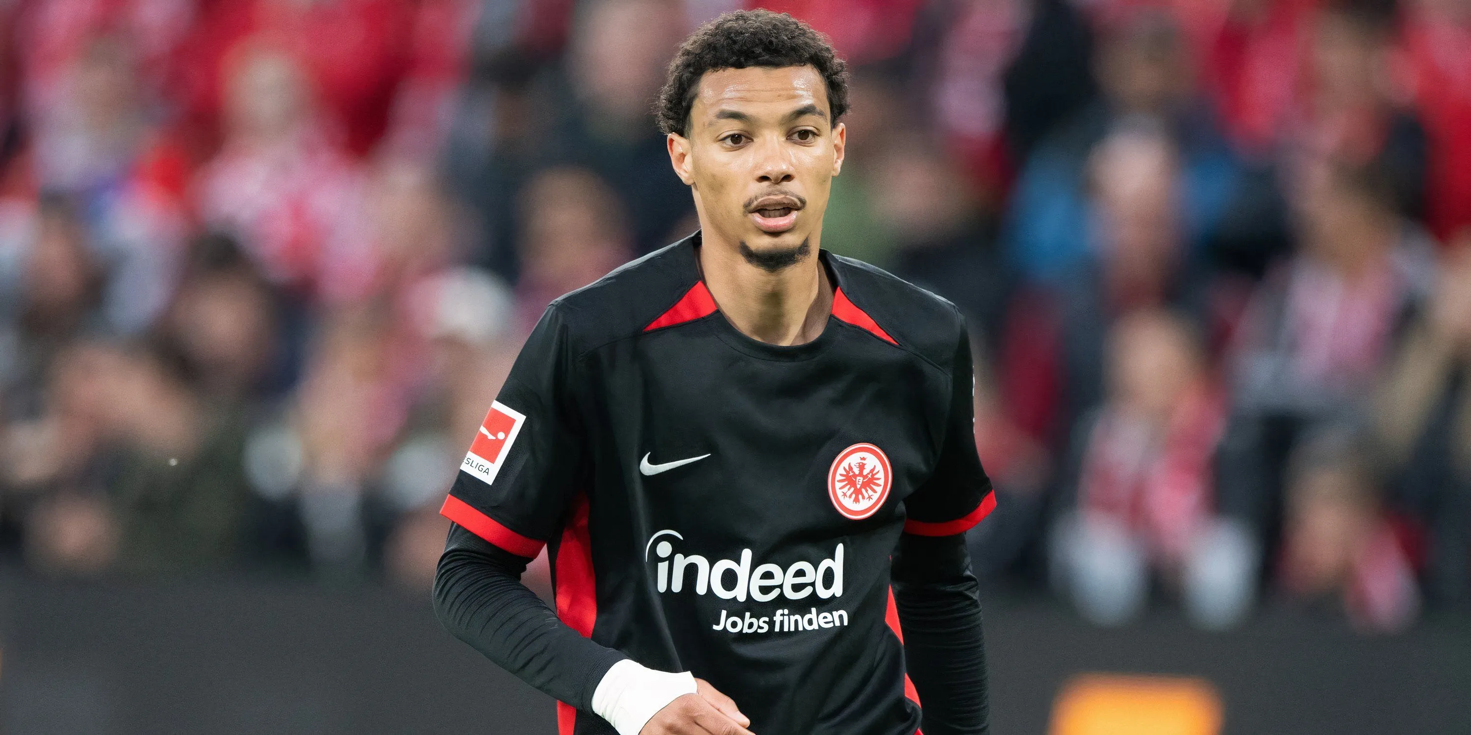Hugo Ekitike thi đấu năng nổ trong trận đấu của Eintracht Frankfurt