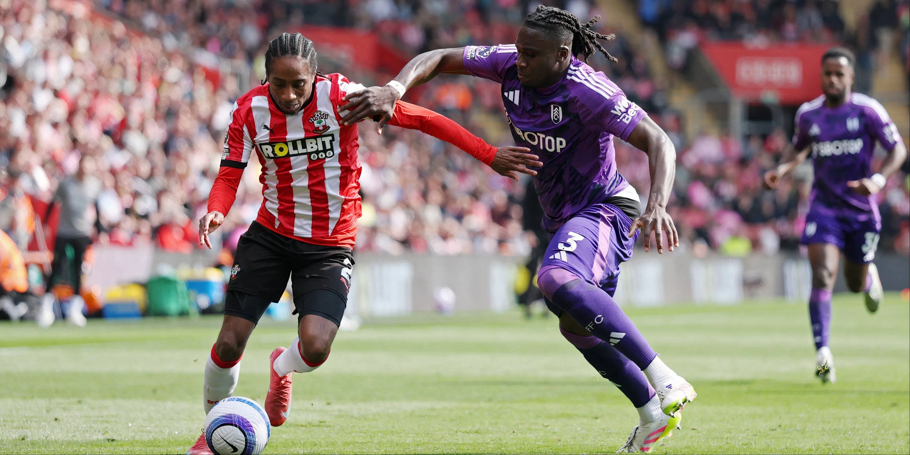 Kyle Walker-Peters khi còn thi đấu cho Southampton