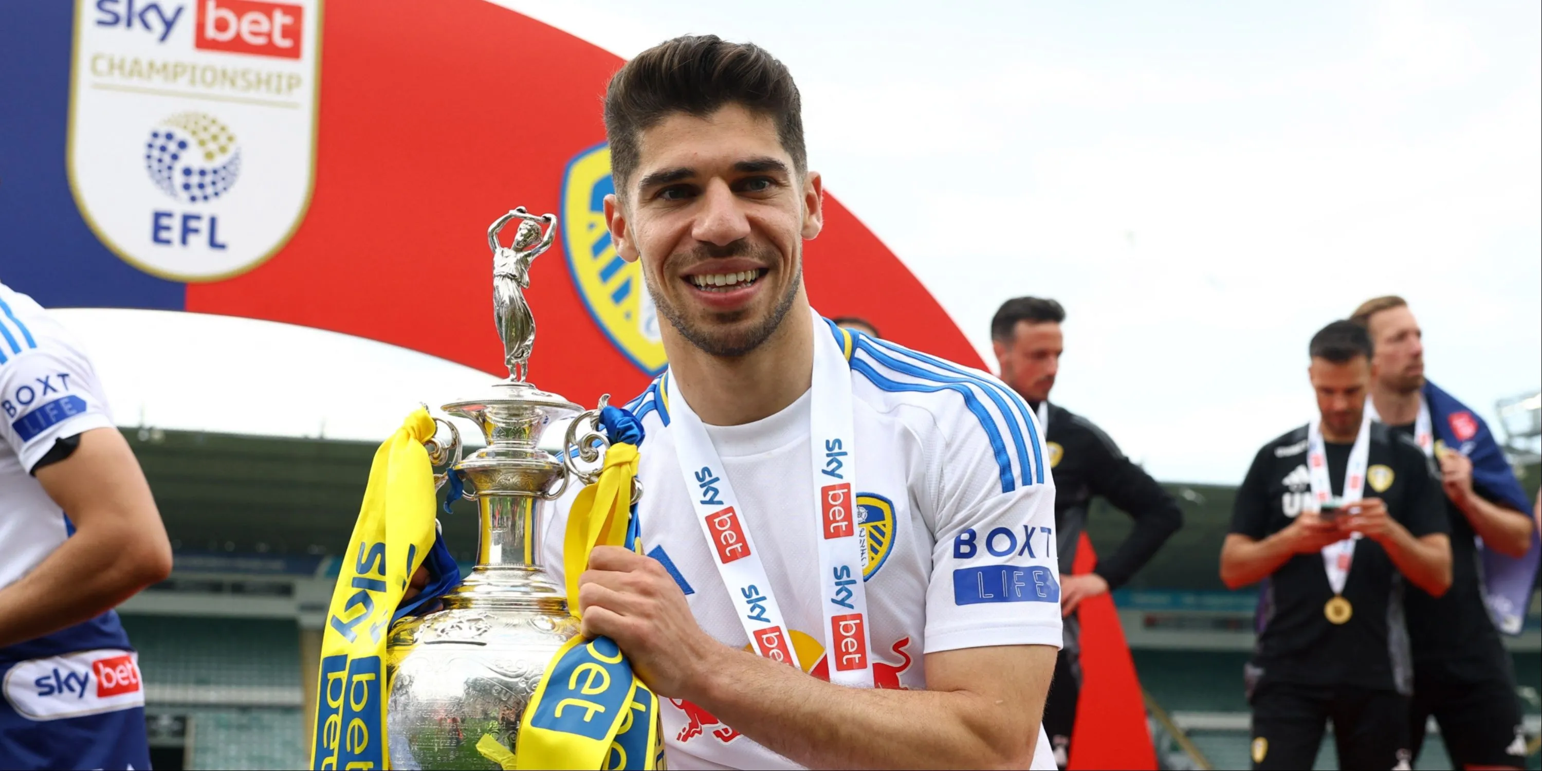 Manor Solomon trong màu áo Leeds United trước đây