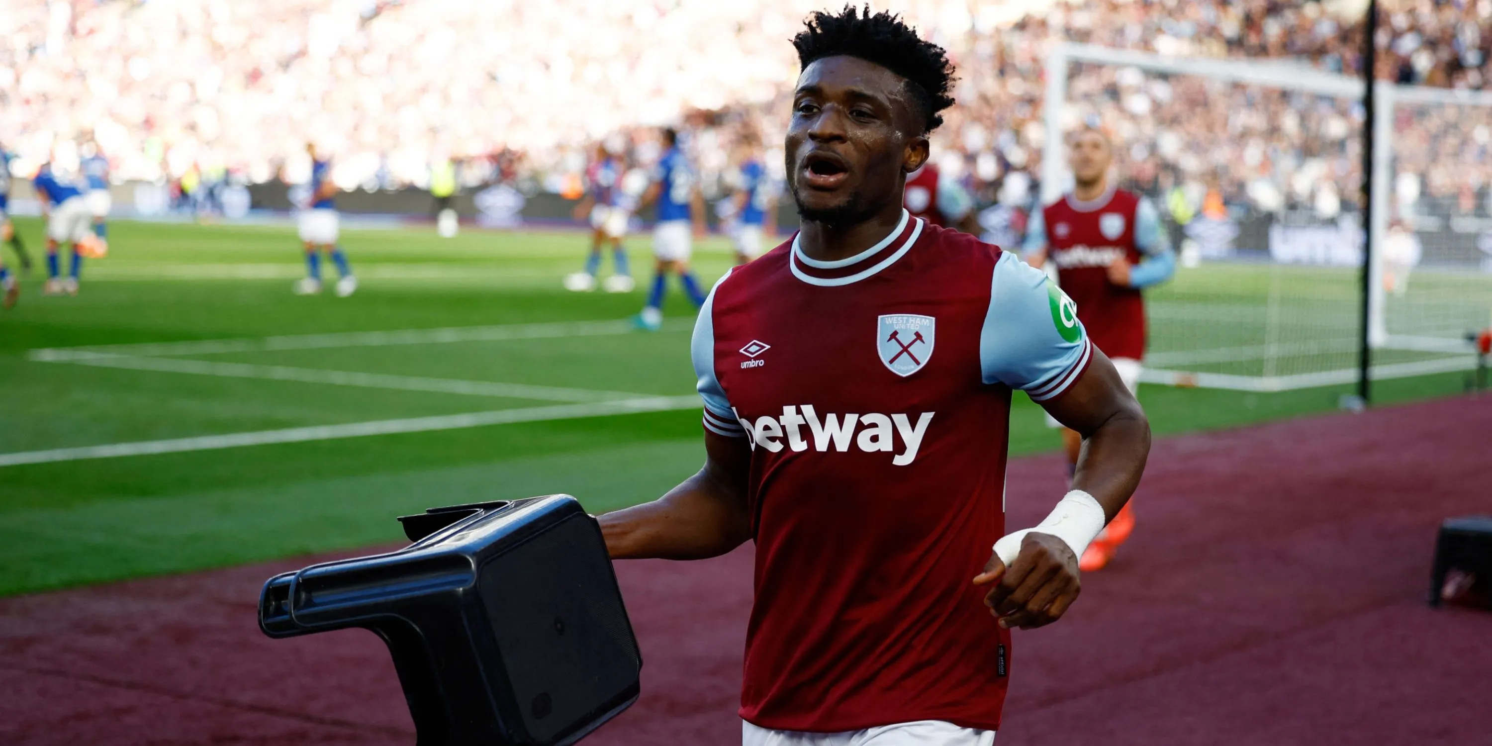 Mohammed Kudus ăn mừng bàn thắng trong màu áo West Ham United