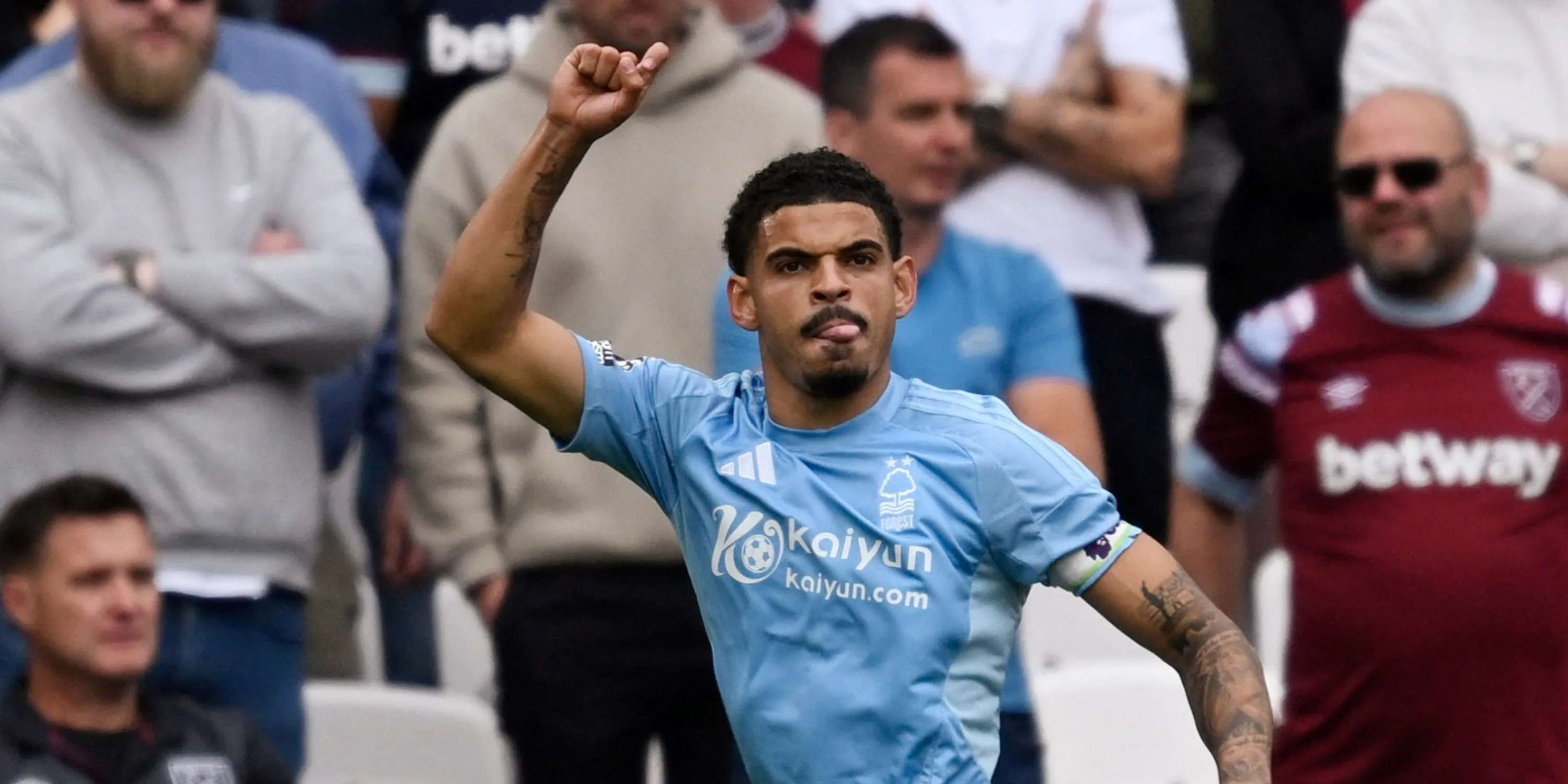 Morgan Gibbs-White thi đấu cho Nottingham Forest tại Premier League, trái tim hướng về Tottenham.