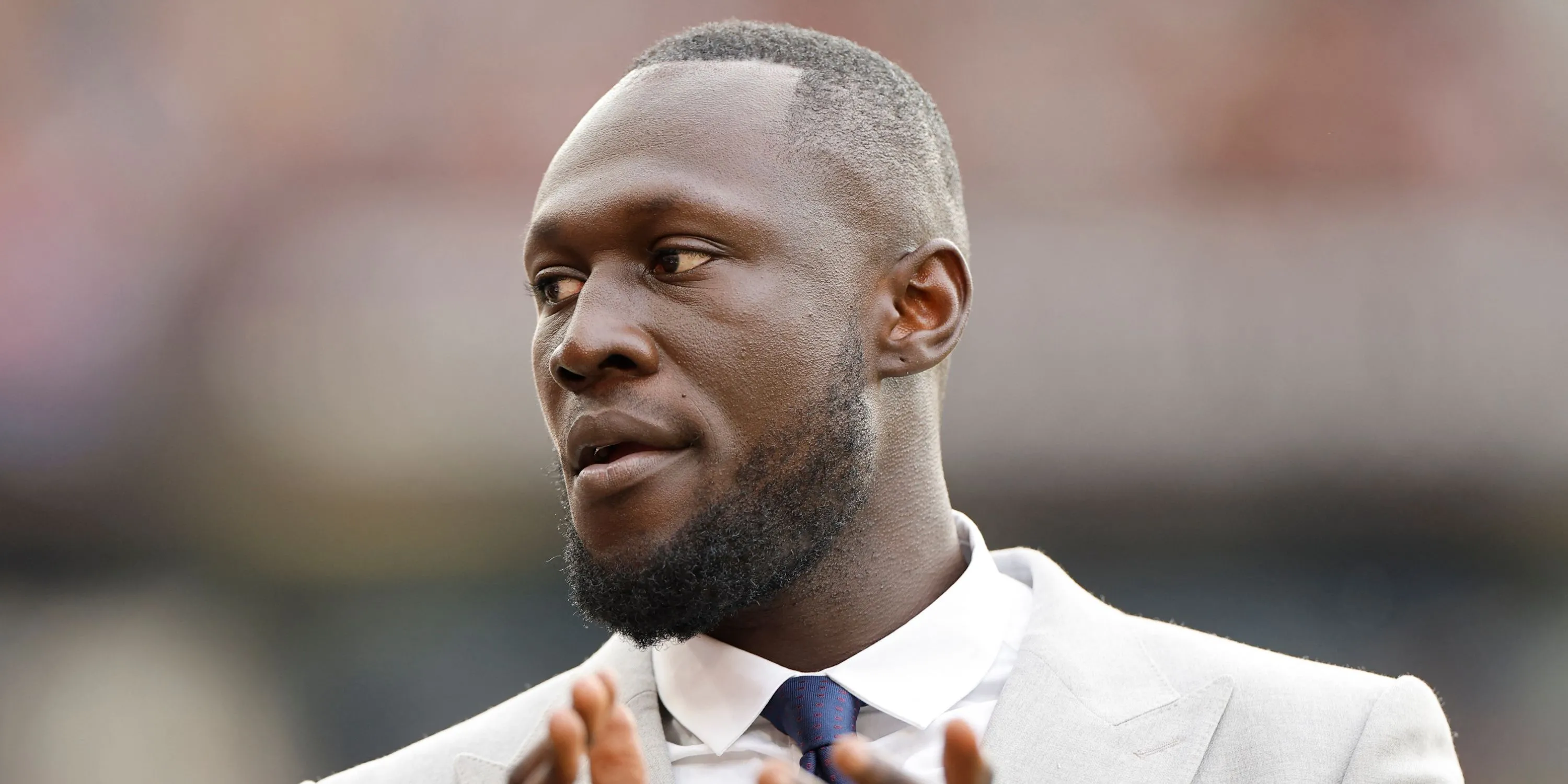 Rapper Stormzy trên sóng truyền hình chia sẻ về tình yêu MU