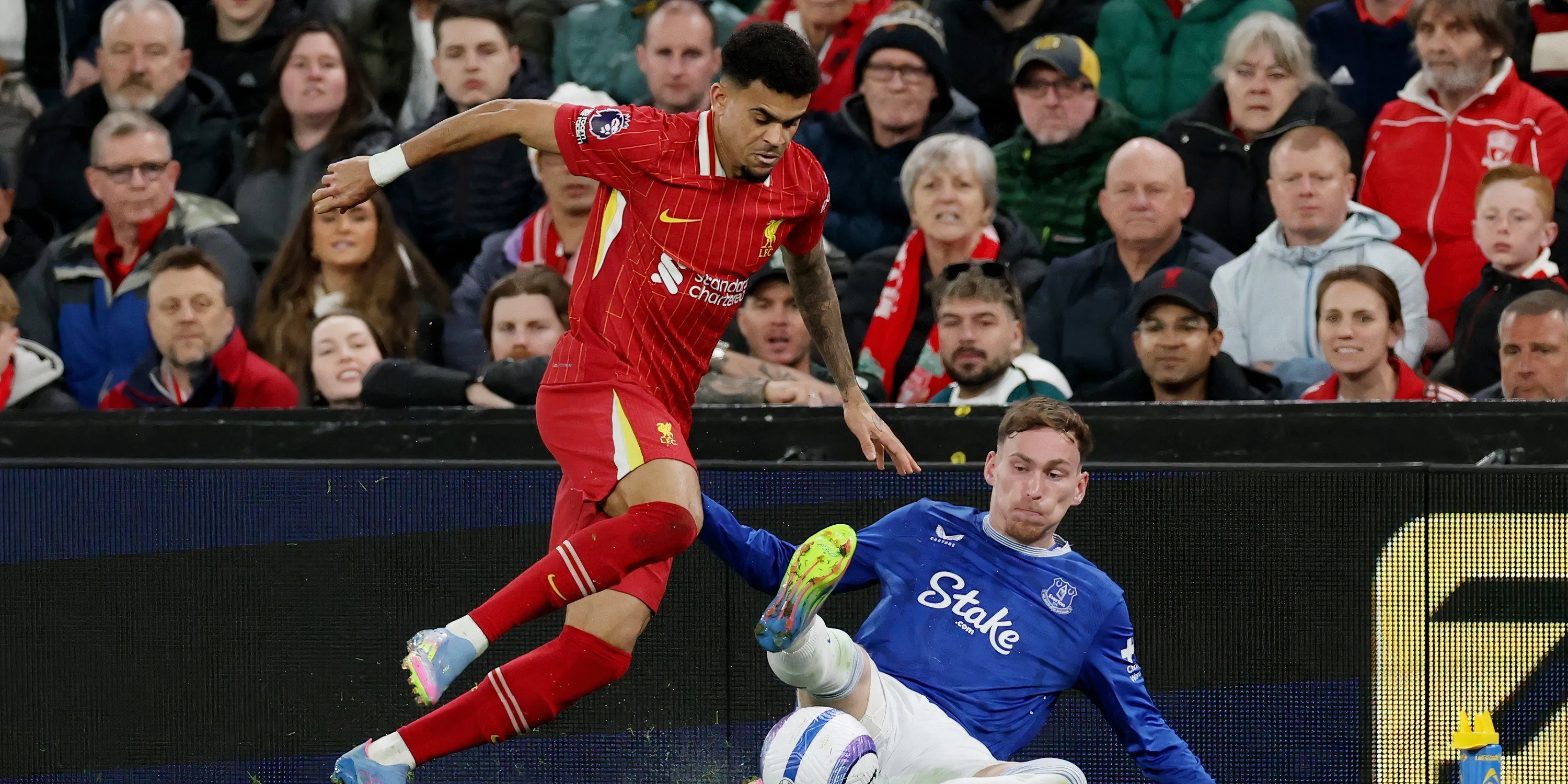Tiền đạo Luis Diaz thi đấu năng nổ trong màu áo Liverpool