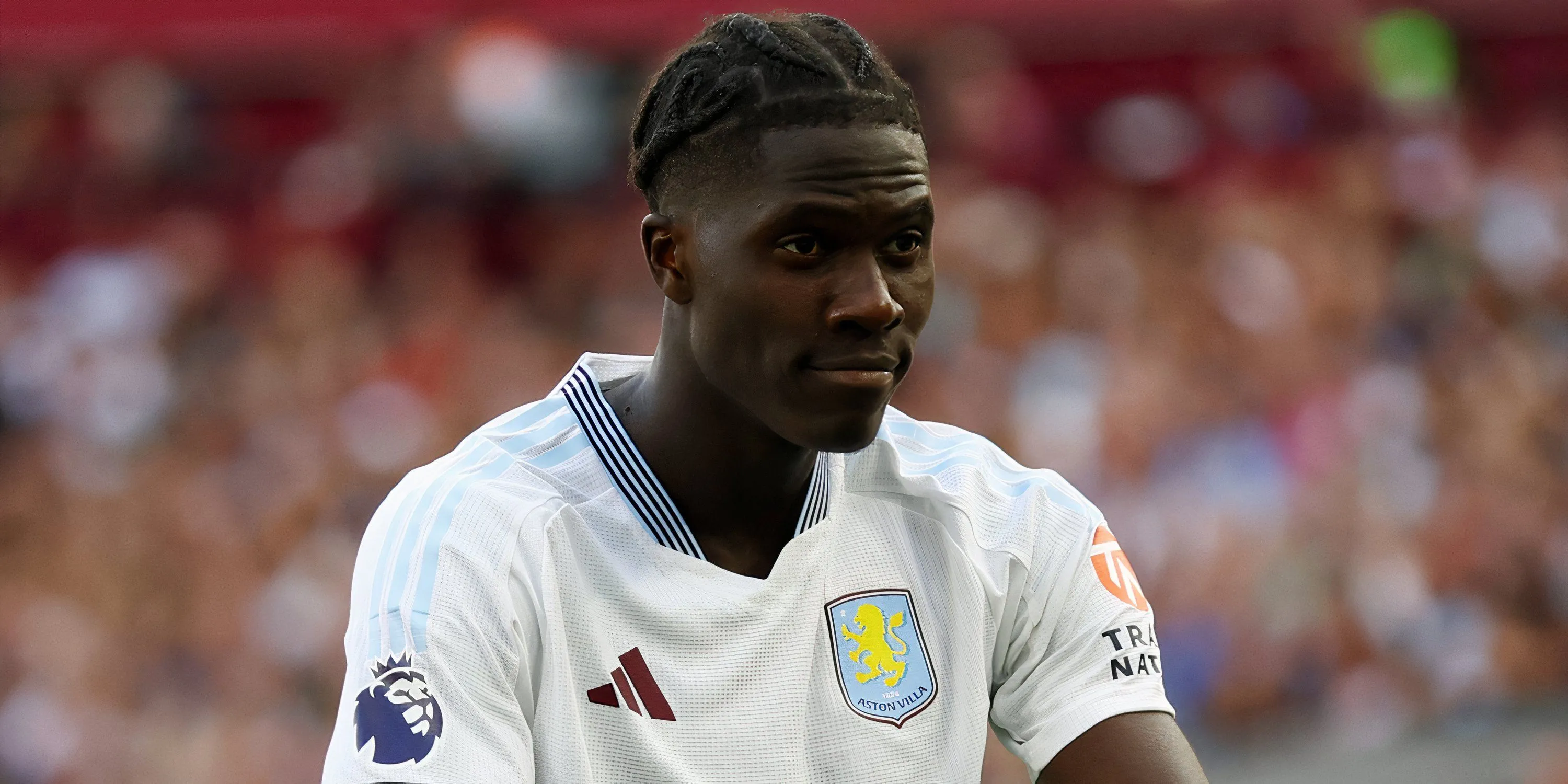 Tiền vệ Amadou Onana ăn mừng bàn thắng trong màu áo Aston Villa