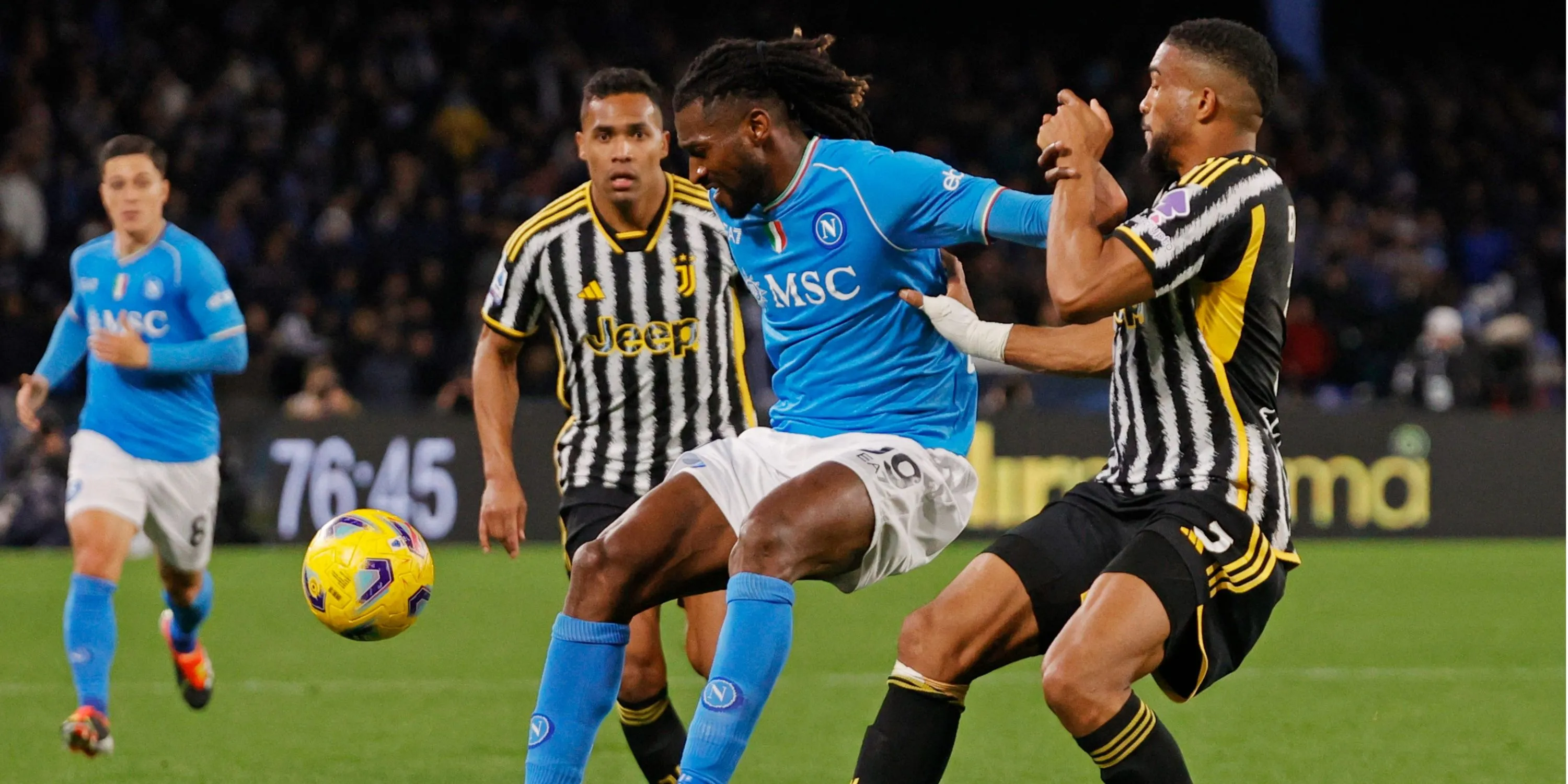 Tiền vệ Andre-Frank Zambo Anguissa thi đấu cho Napoli tại Serie A
