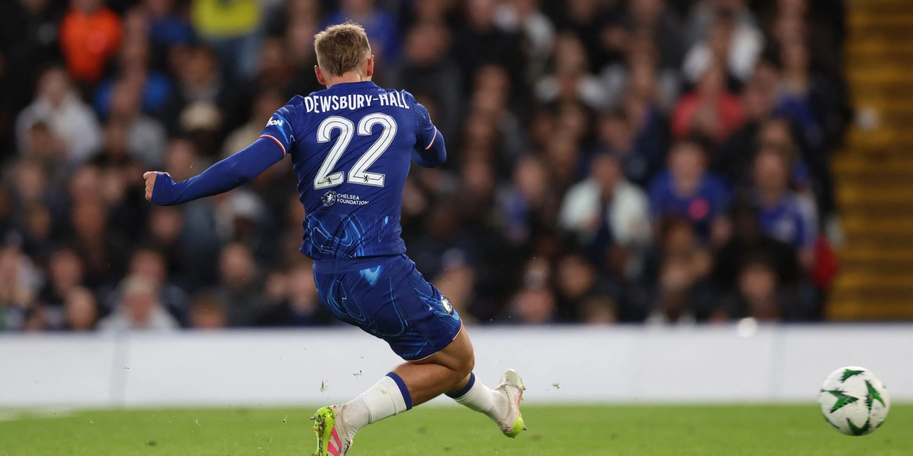 Tiền vệ Kiernan Dewsbury-Hall trong màu áo Chelsea, mục tiêu chuyển nhượng của Fulham