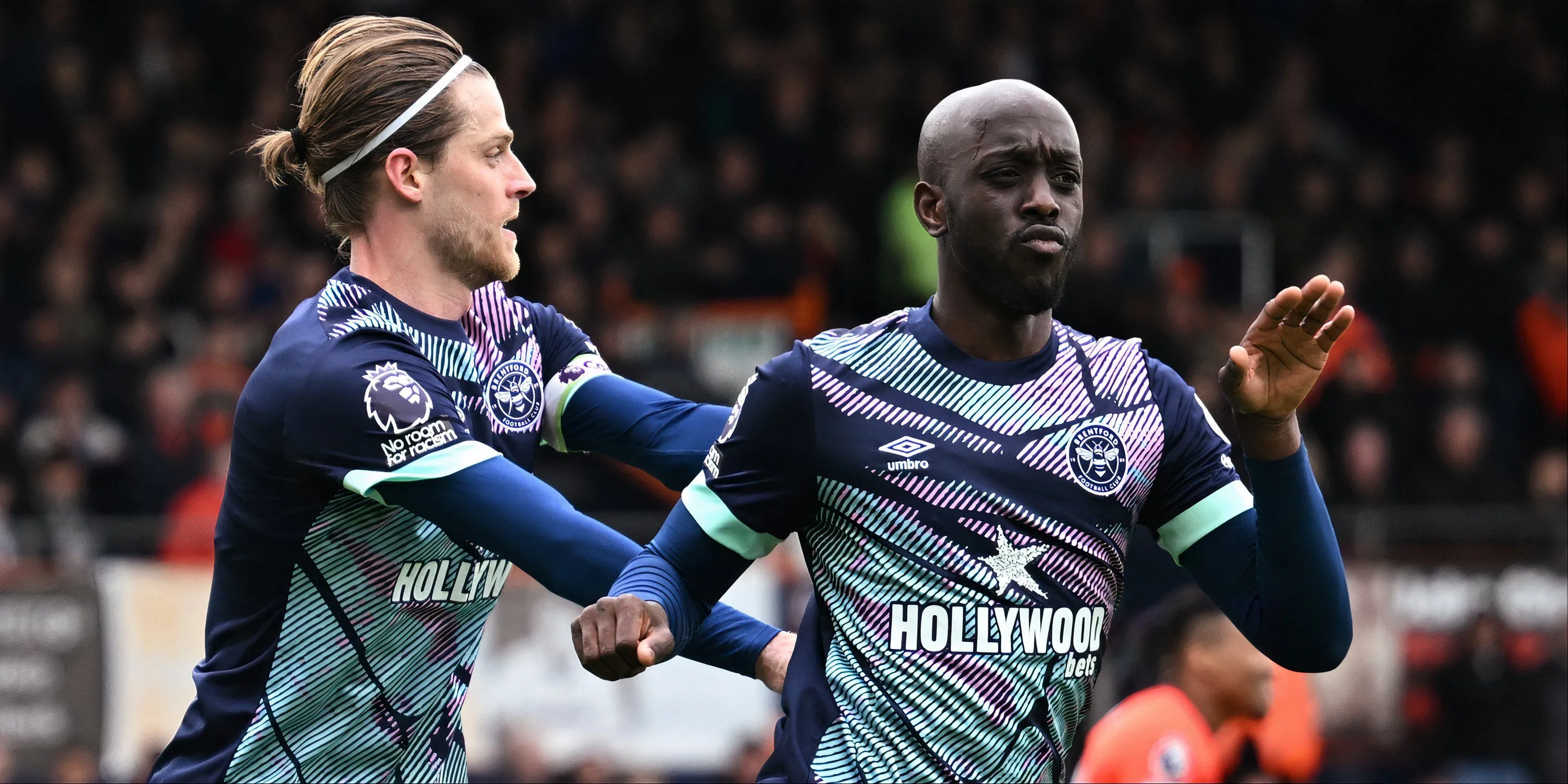 Yoane Wissa ăn mừng bàn thắng trong màu áo Brentford