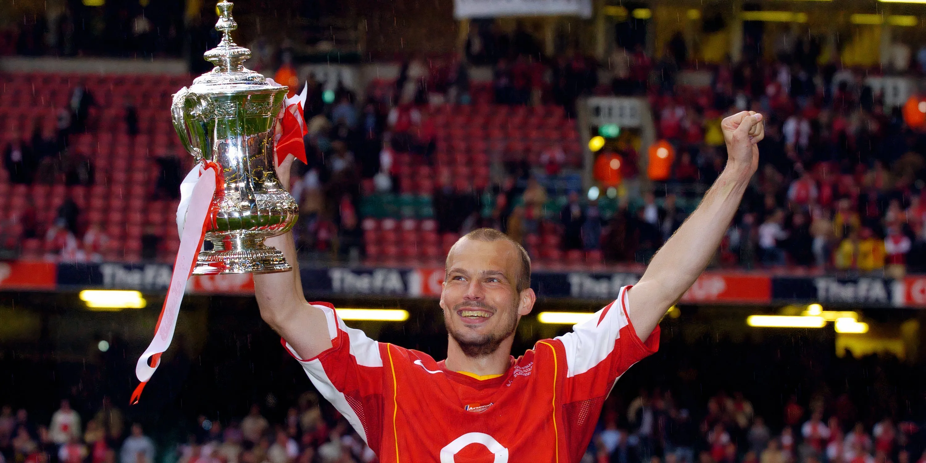 Freddie Ljungberg sau trận chung kết FA Cup 2005 trong màu áo Arsenal