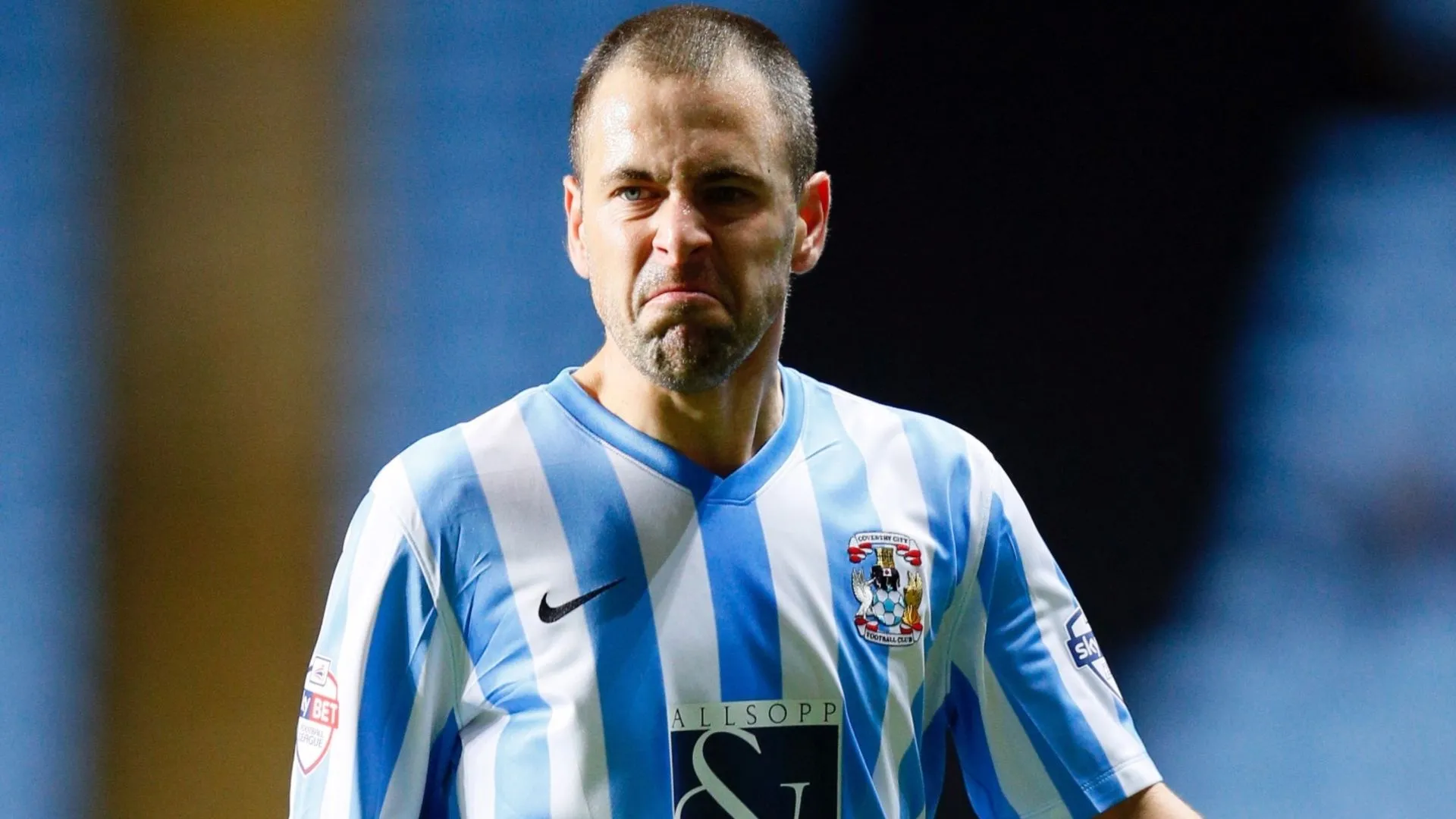 Joe Cole nở nụ cười trong khoảnh khắc đáng nhớ cùng Coventry City, thể hiện sự lạc quan cho câu lạc bộ